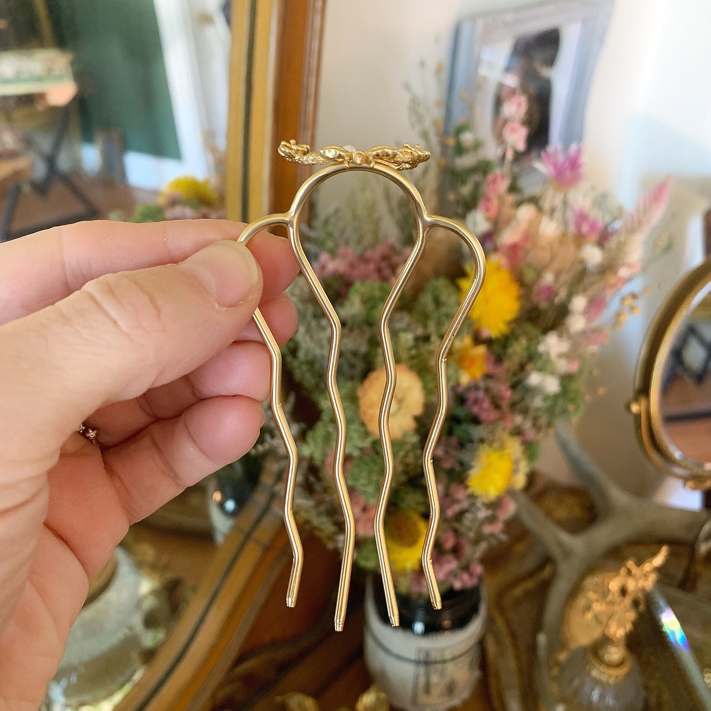 Circle of Eden Bee Wreath Hair Prong