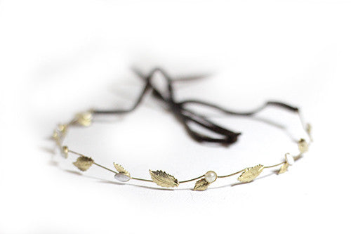 Medium Pearls & Leaves Wreath