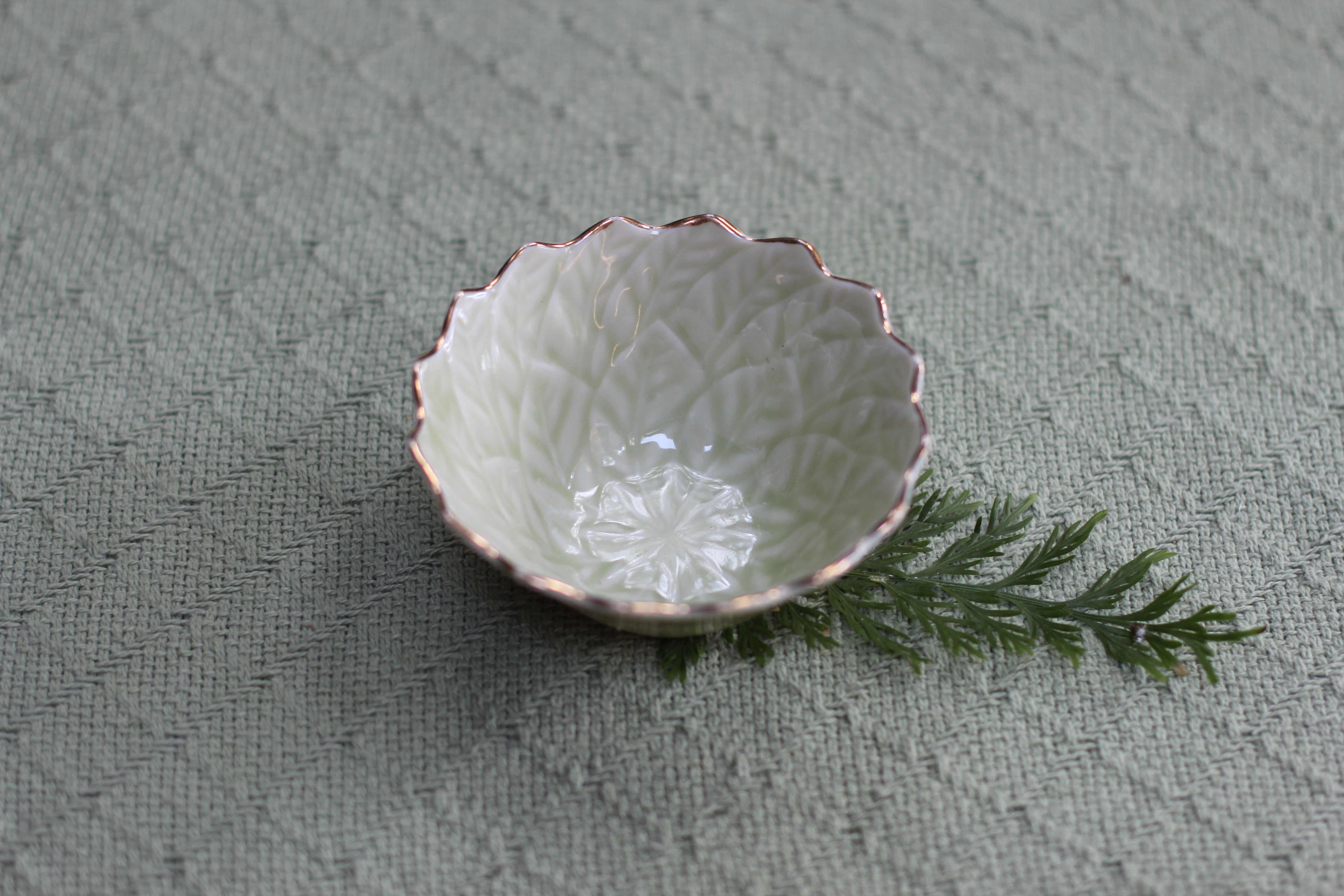 Antique Green Leaves Ring Bowl