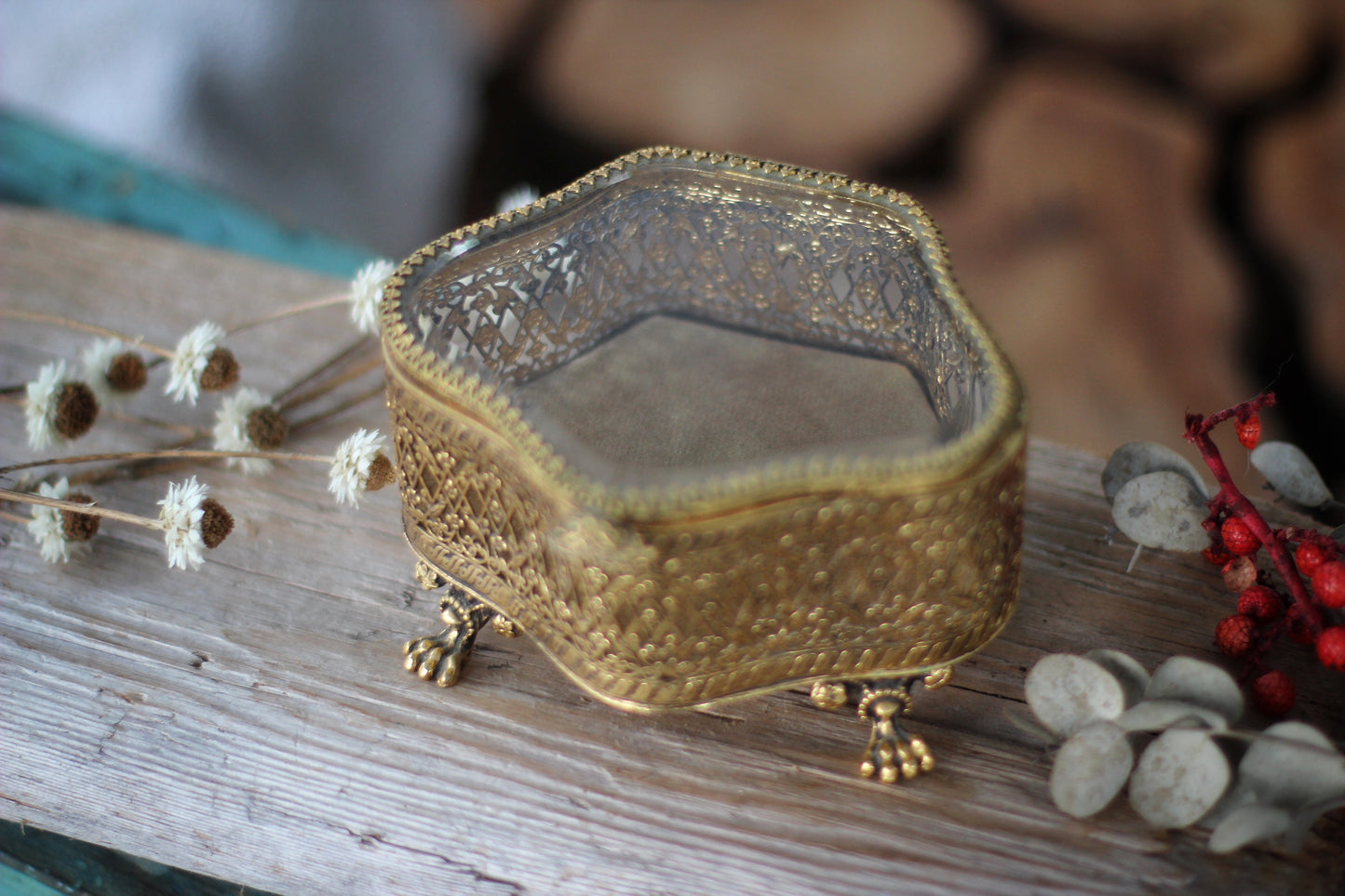 Antique Stylebuilt Claw Feet Jewelry Box
