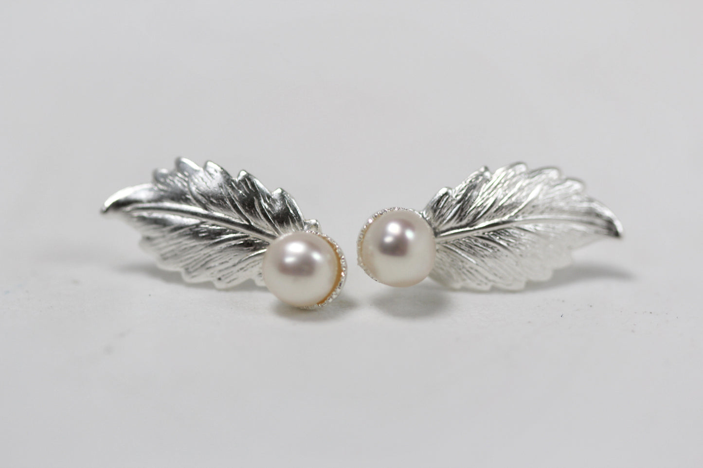 Fall Pearls Leaves Stud Earrings