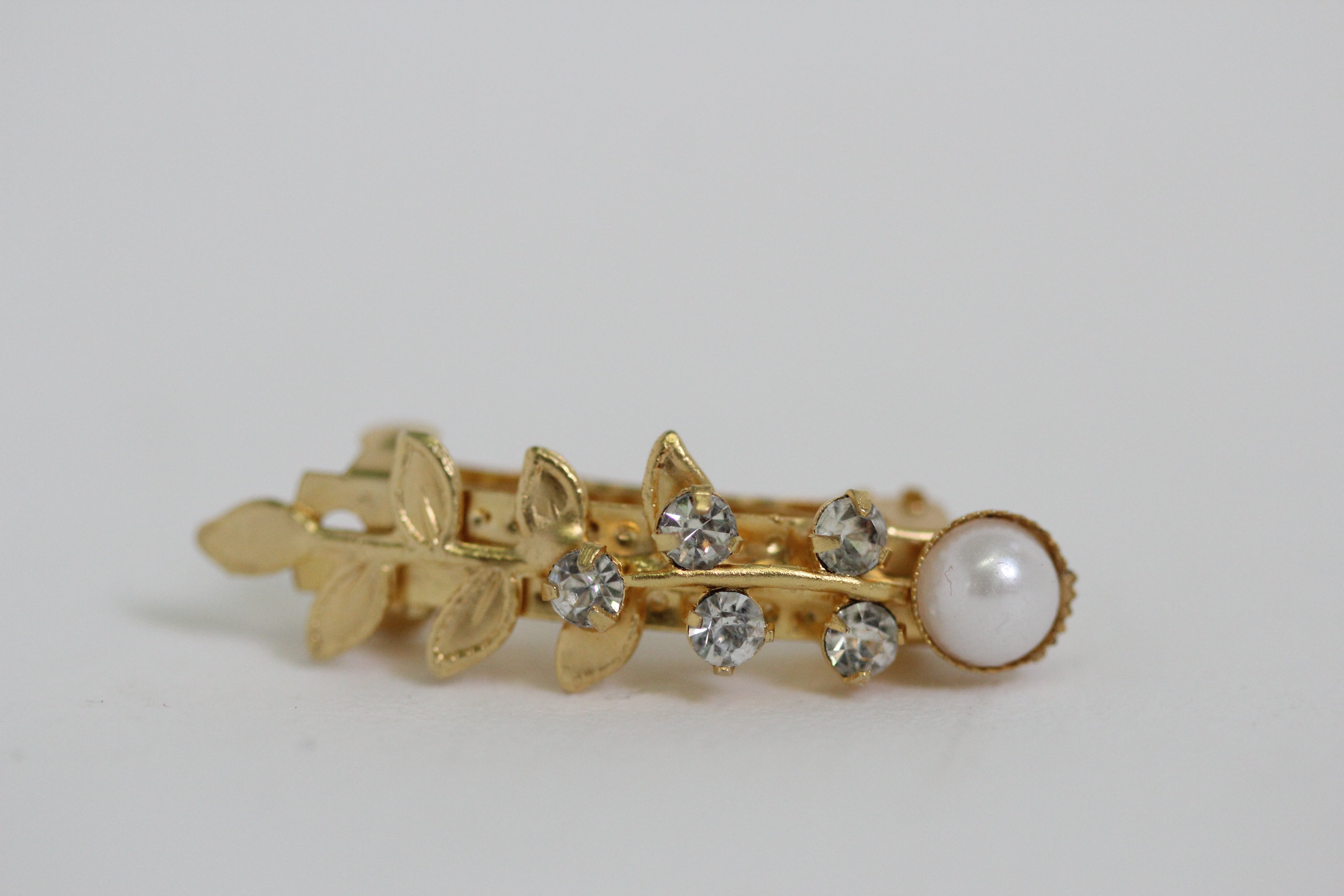 Preorder* Tiny Leaves Crystals Barrette