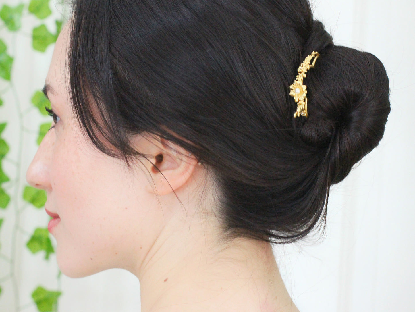 Bunny in a Flower Meadow Hair Prong