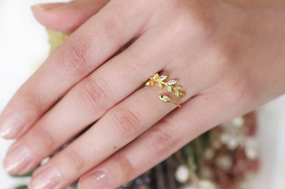 Crystal Blooming Stem Ring SS