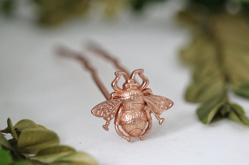 Natasha faux pearl Bee ? broche/hair accessory and matching earrings. Natasha rhinestone Faux Pearl Pin Large Bee Brooch NWT | eBay main image 2