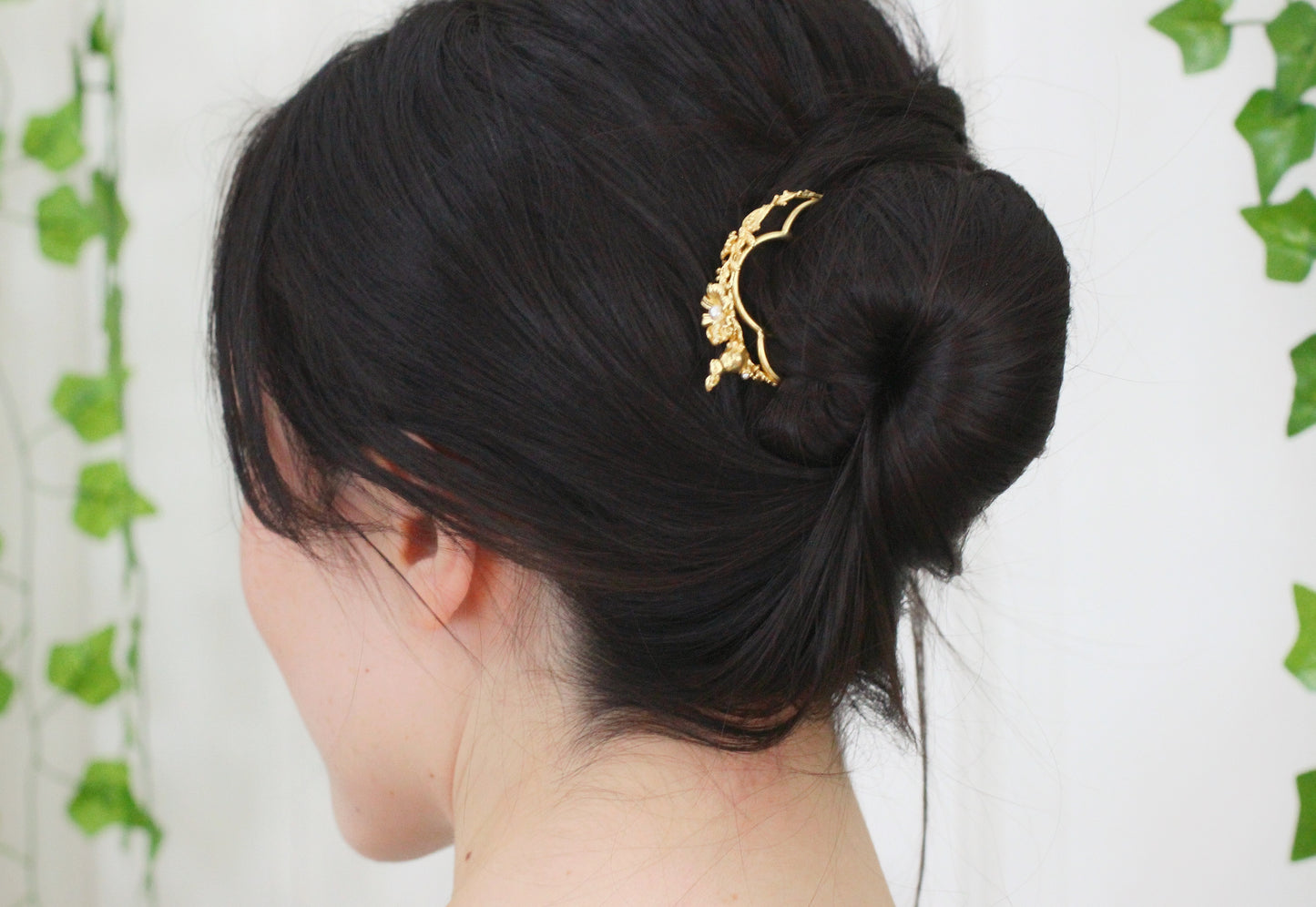 Bunny in a Flower Meadow Hair Prong