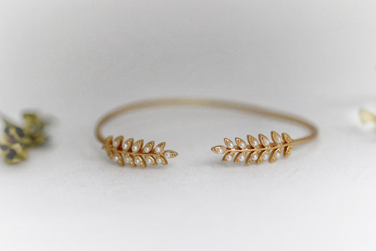 Stems and pearls bracelet