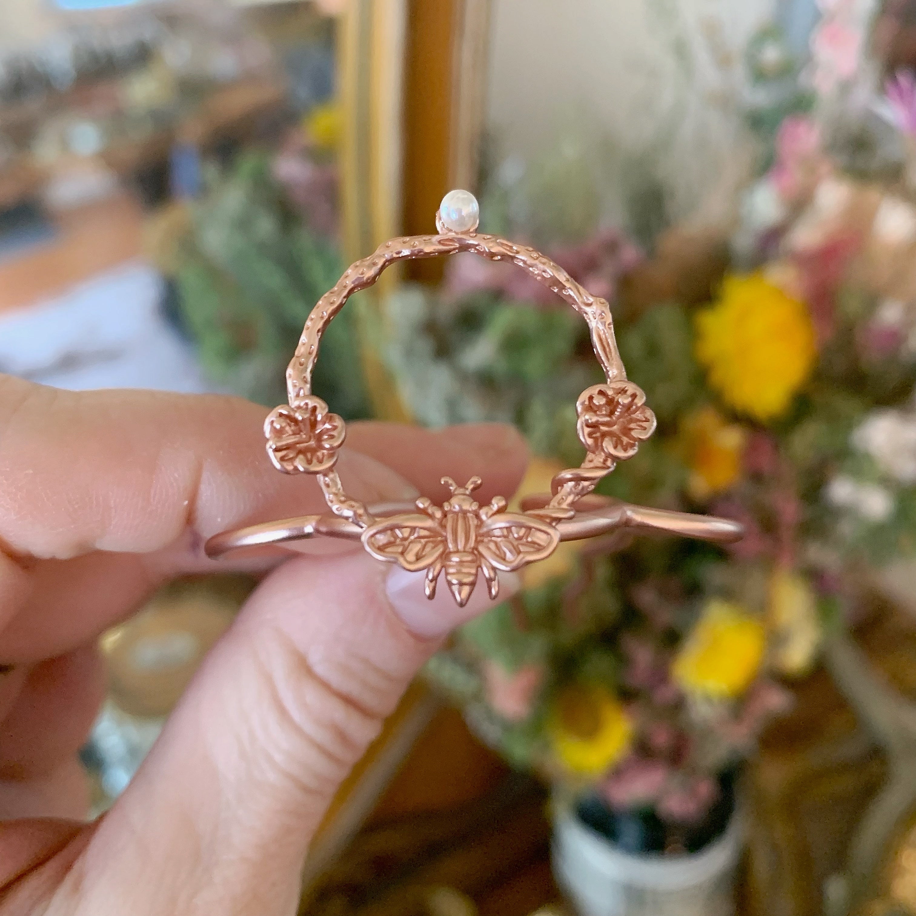 Circle of Eden Bee Wreath Hair Prong