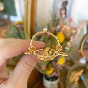 Circle of Eden Bee Wreath Hair Prong