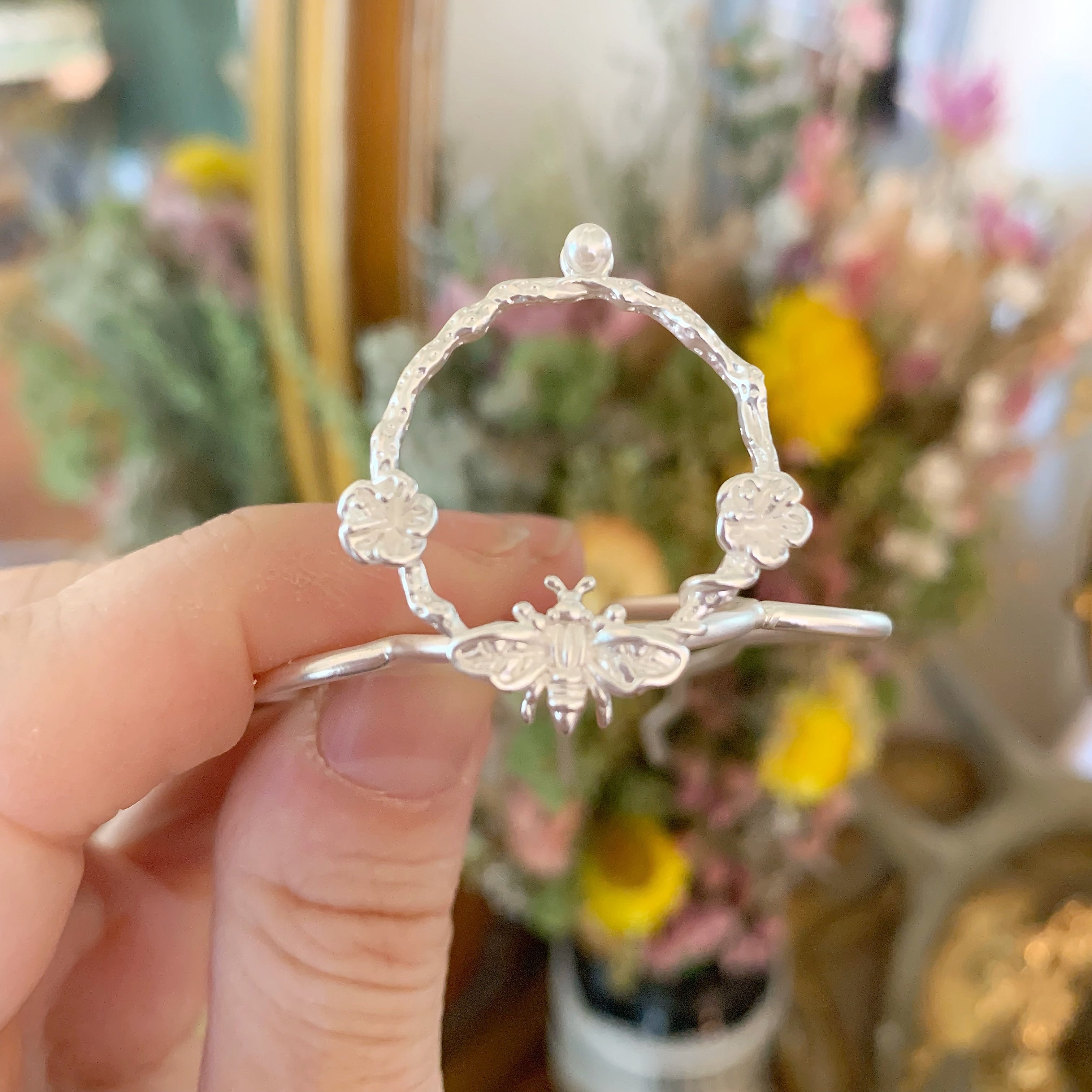 Circle of Eden Bee Wreath Hair Prong