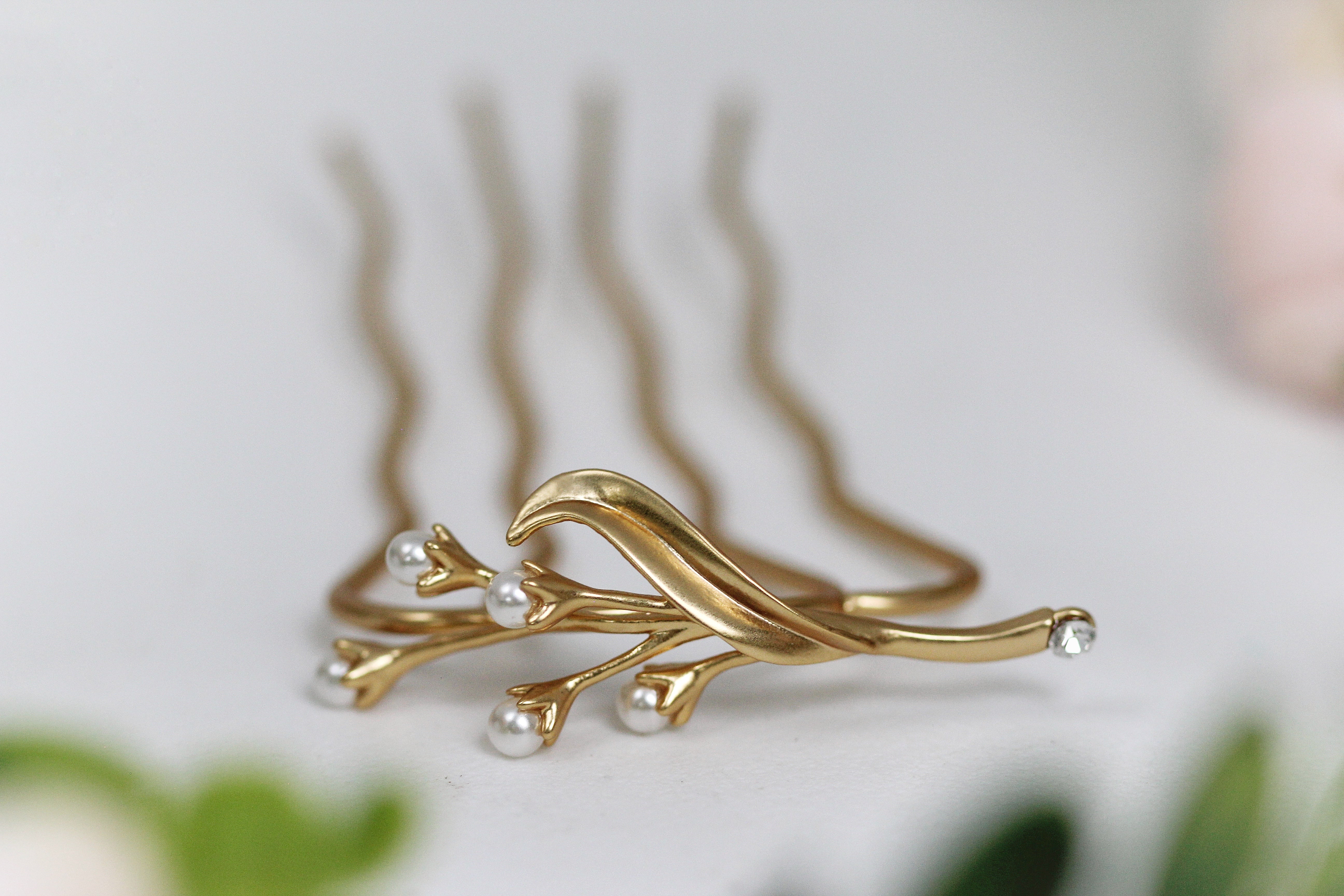 Preorder*** Pearls Bouquet Floral Hair Prong
