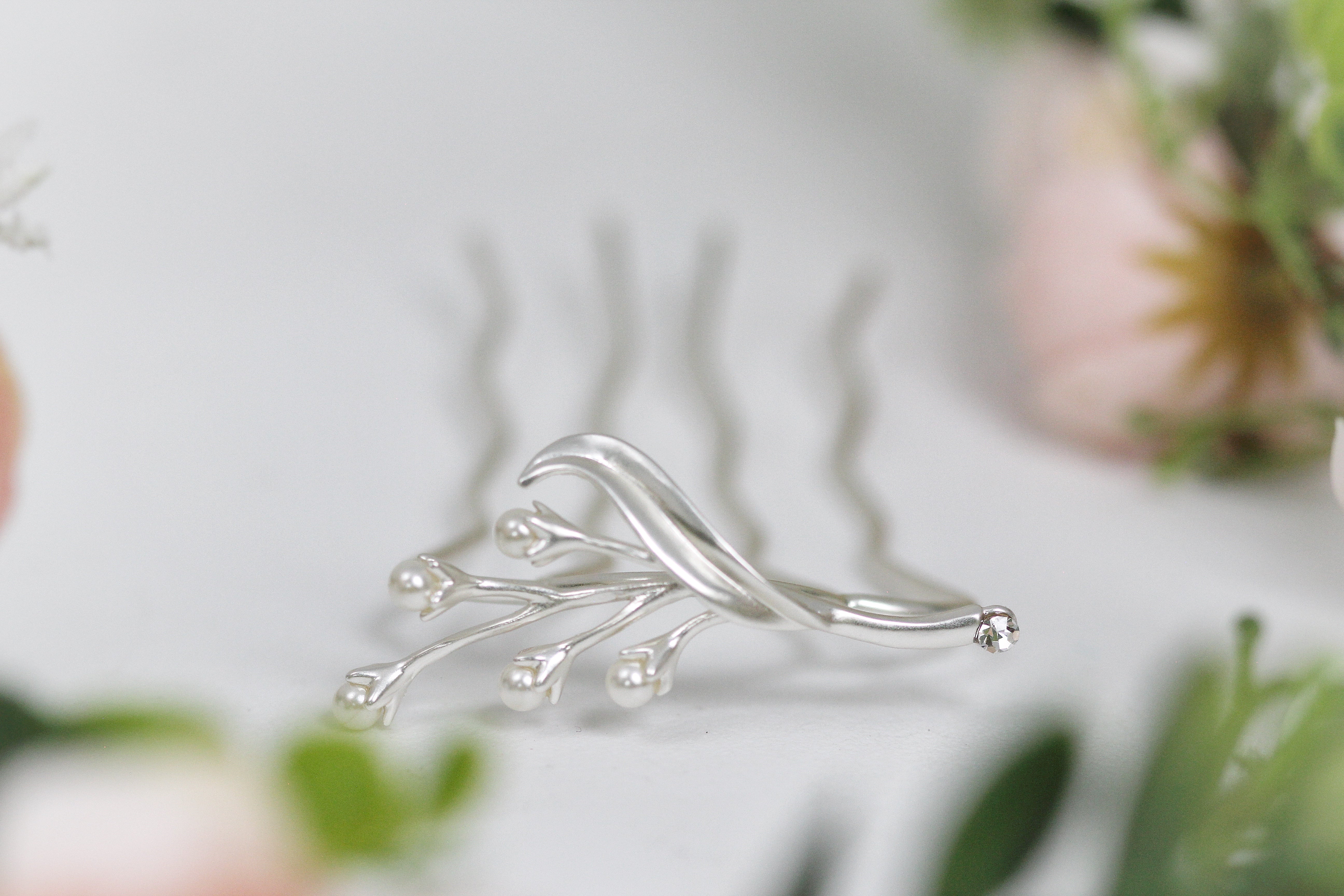 Preorder*** Pearls Bouquet Floral Hair Prong