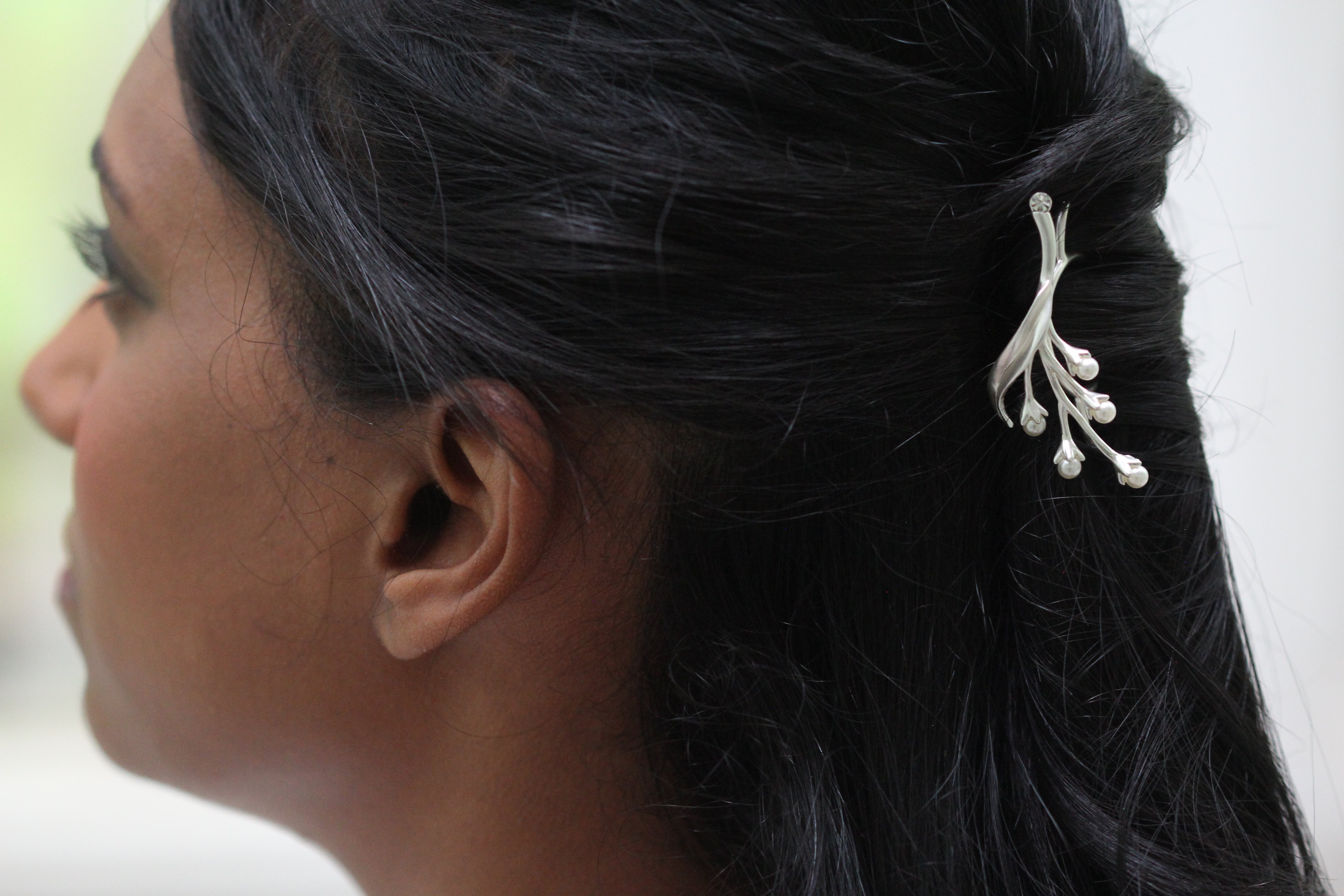 Preorder*** Pearls Bouquet Floral Hair Prong