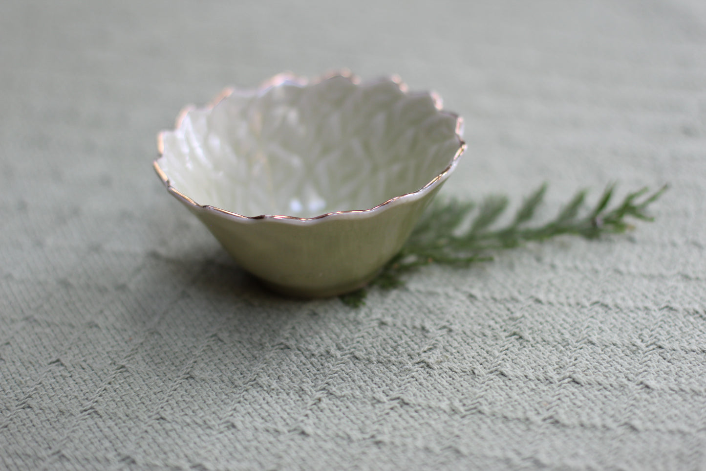 Antique Green Leaves Ring Bowl