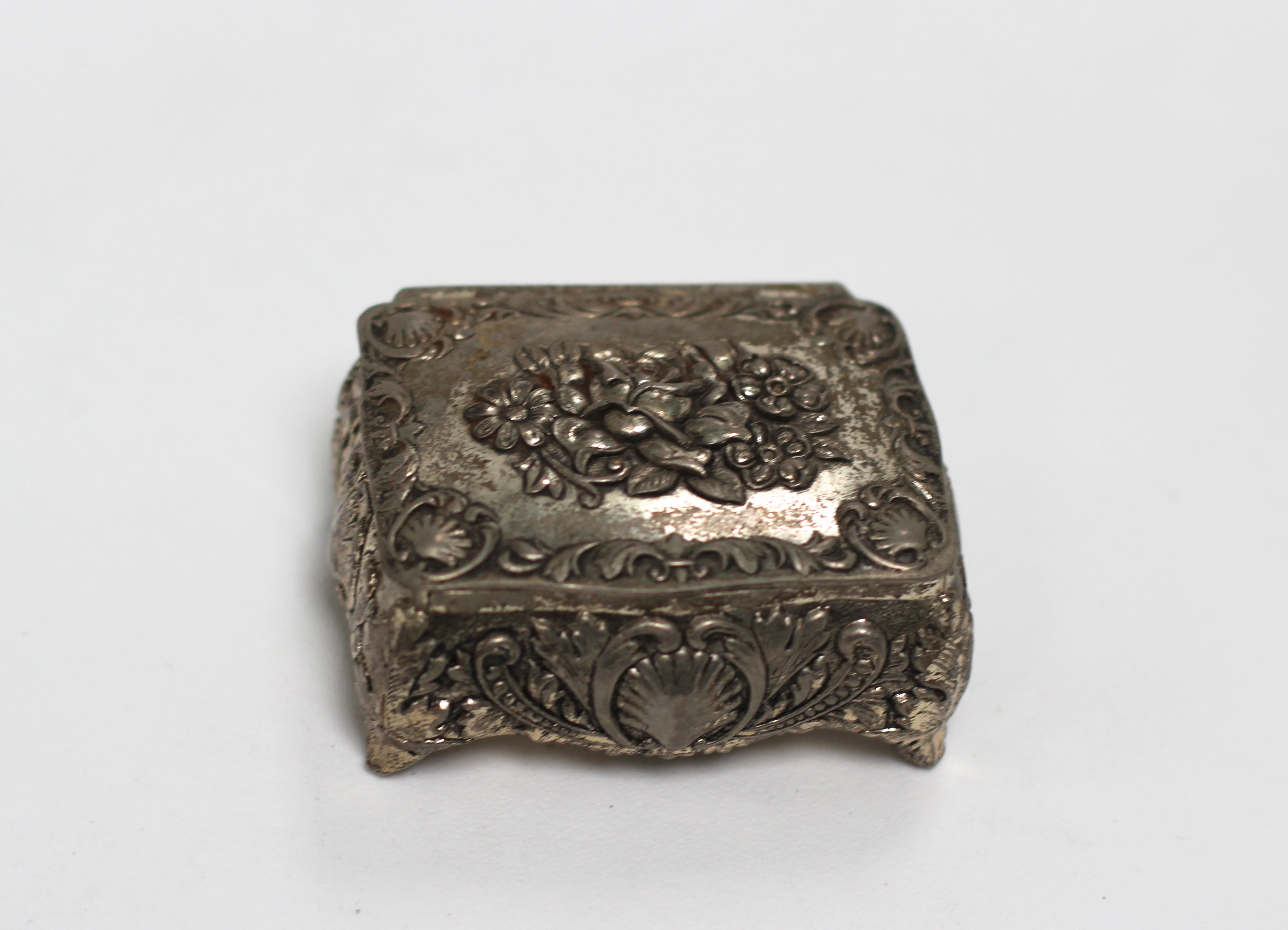 Antique Clam Sea Shells Silver Jewelry Box