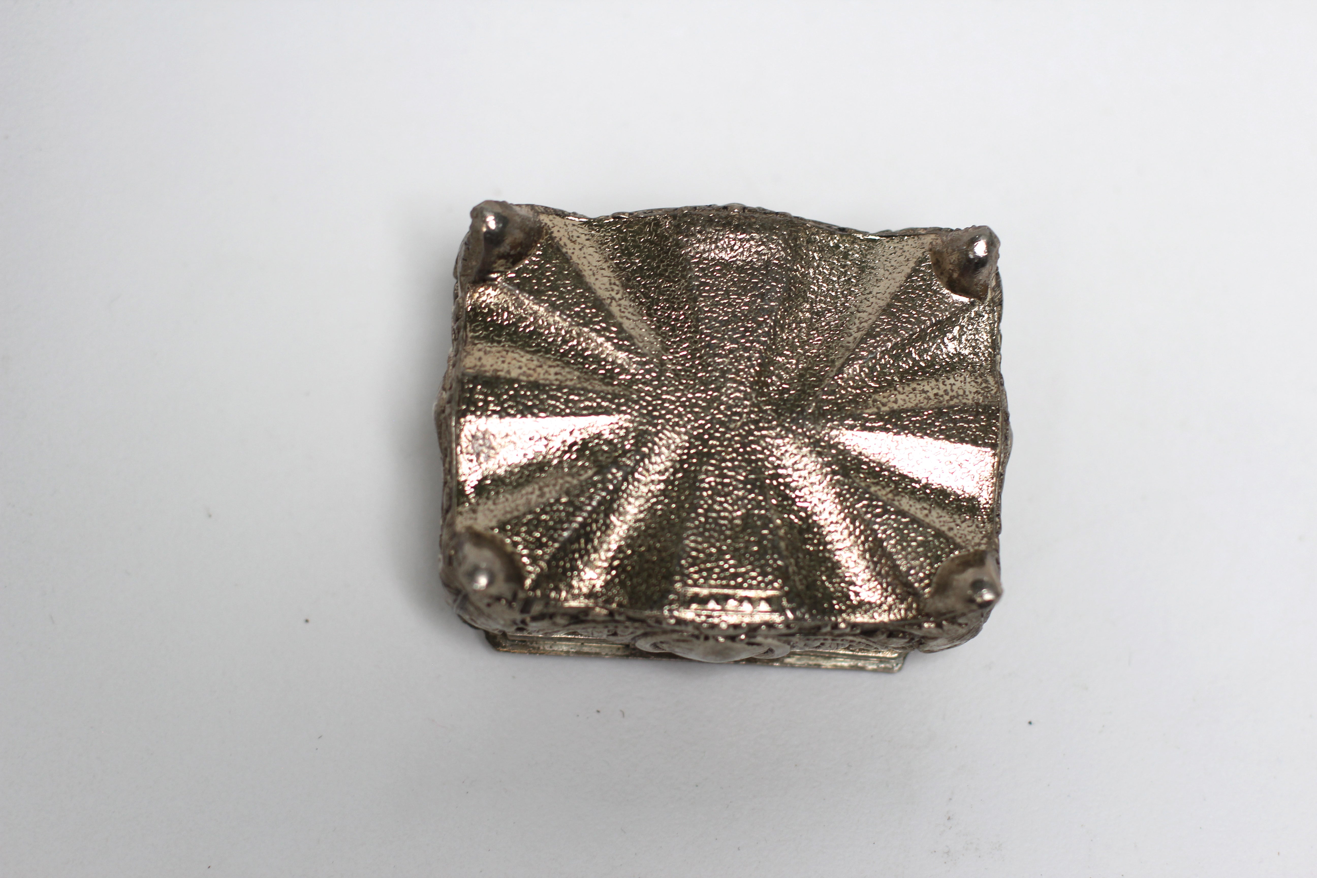 Antique Clam Sea Shells Silver Jewelry Box