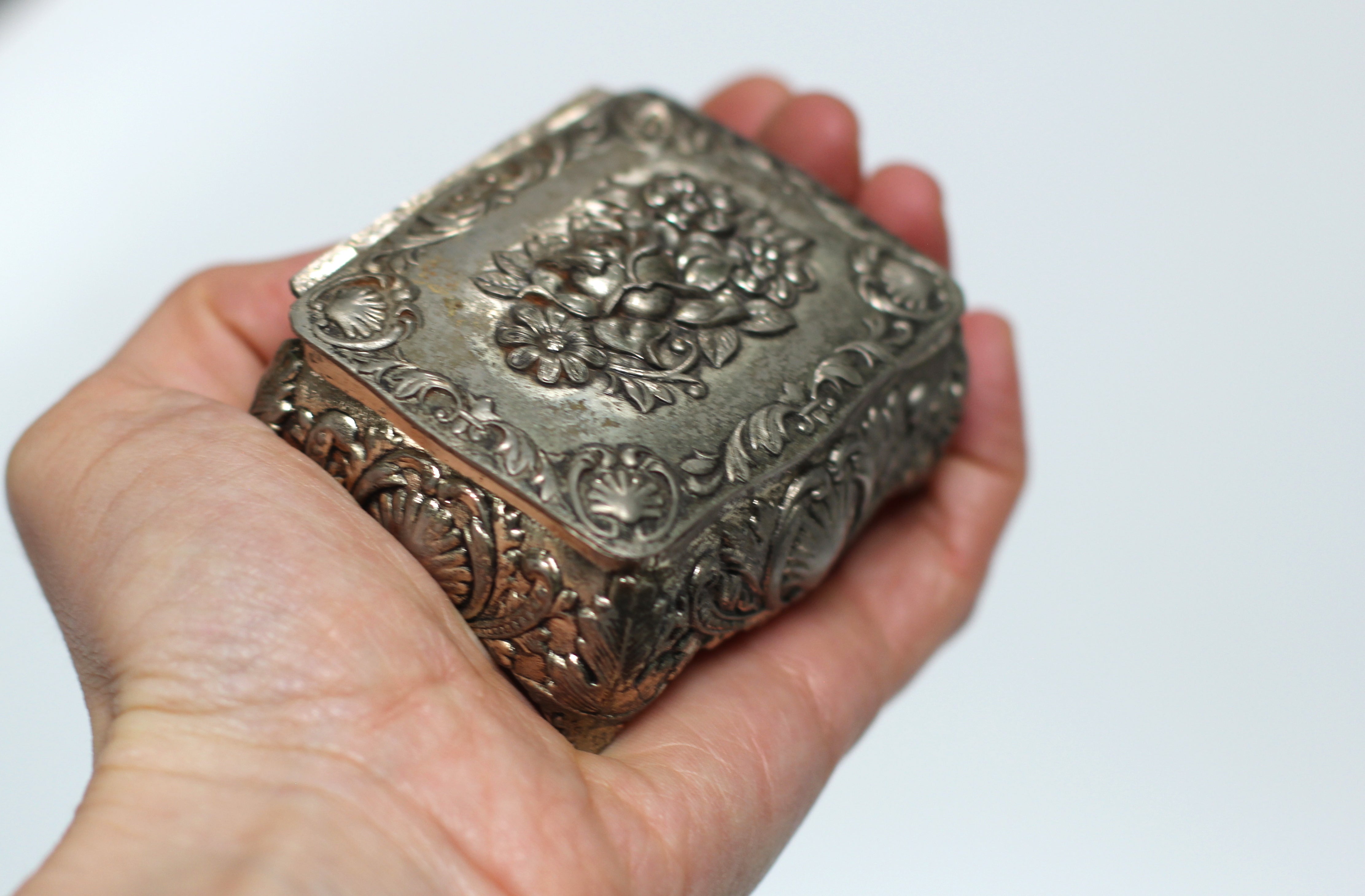 Antique Clam Sea Shells Silver Jewelry Box