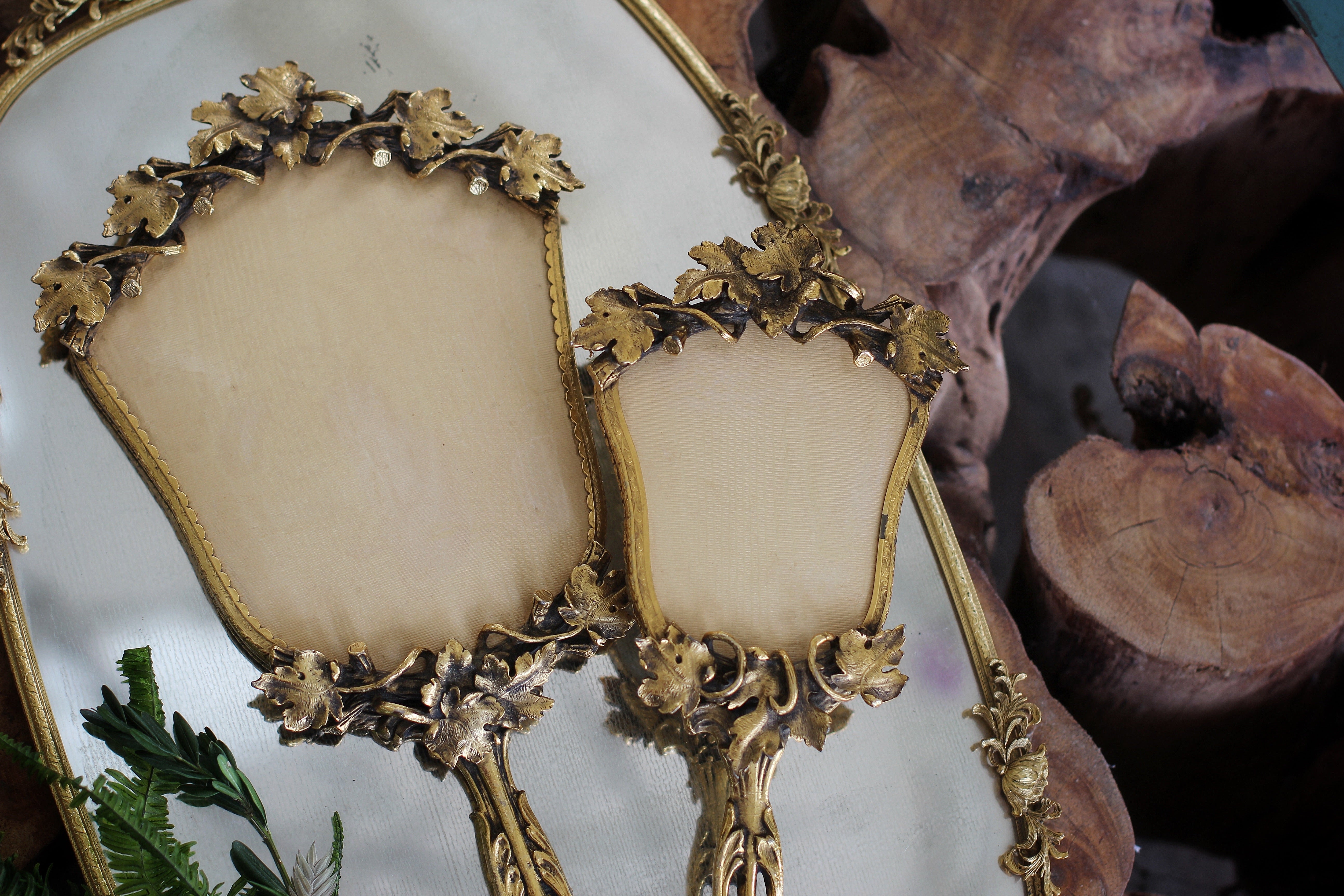 Antique Ivy Leaves Vanity Set