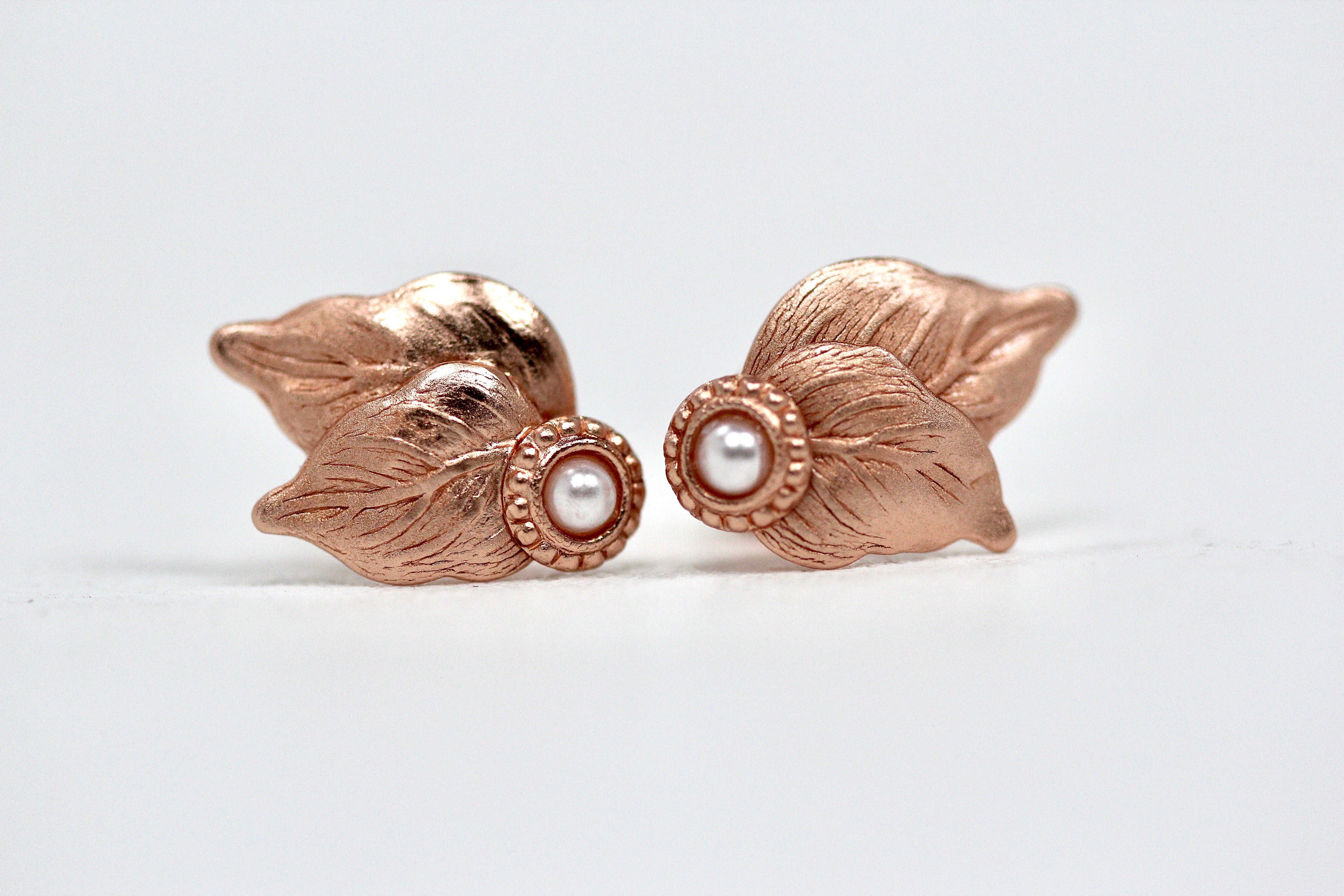 Preorder * Avery Pearls Leaves Stud Earrings