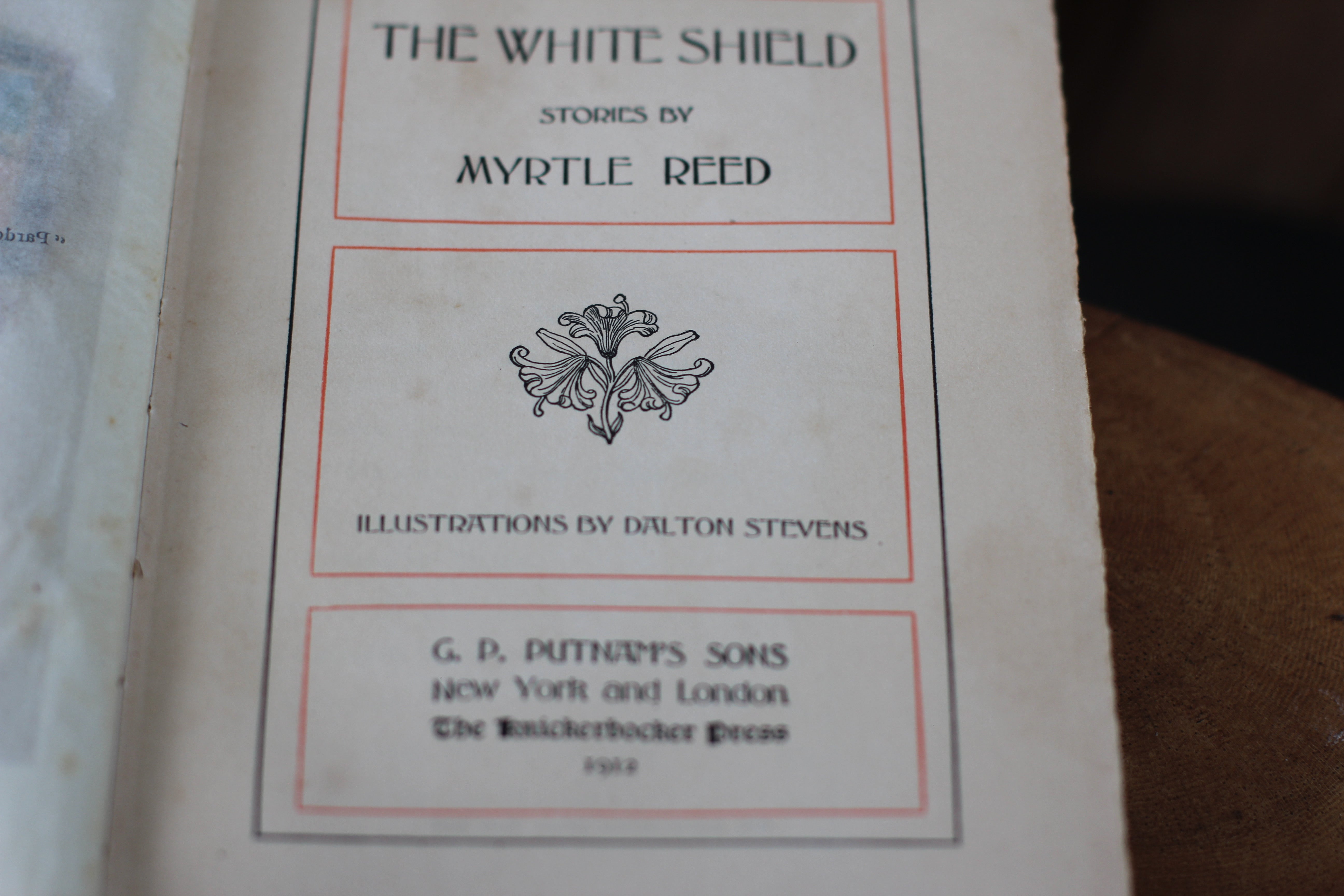 Antique Book The White Shield By Myrtle Reed 1912 Hardback.