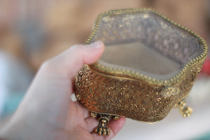 Antique Stylebuilt Claw Feet Jewelry Box
