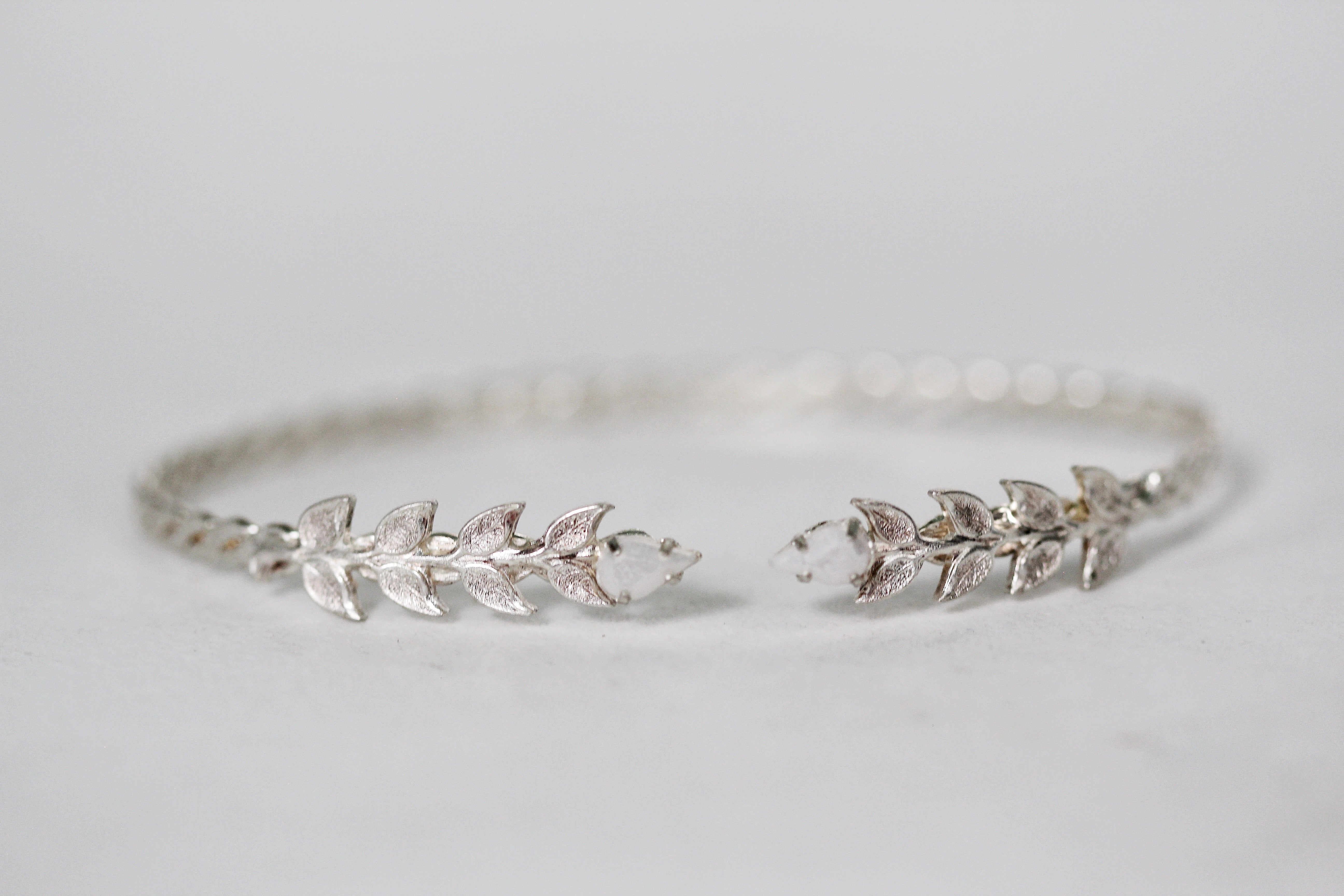 Twiggy pearls Arm Band