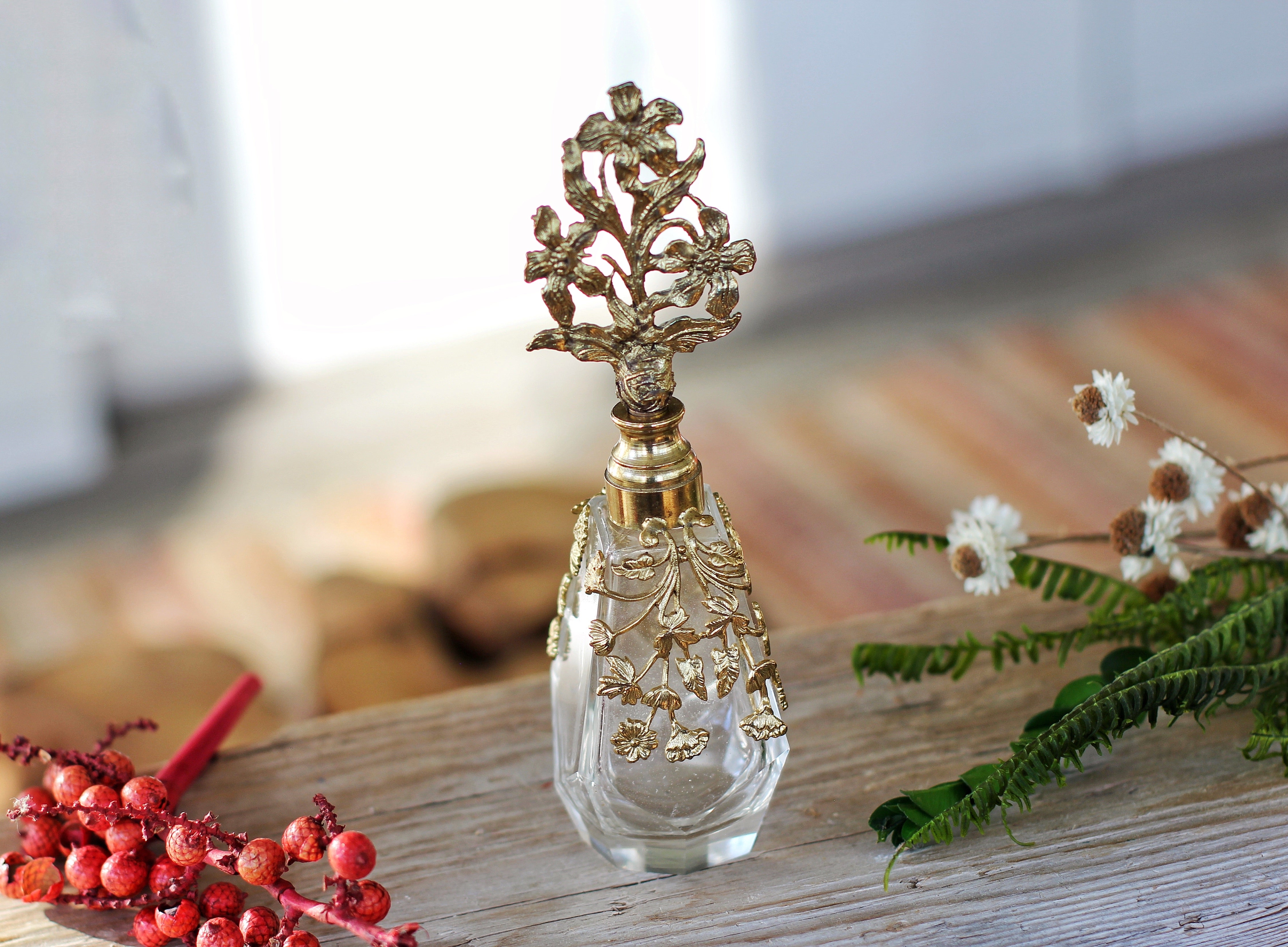 Antique Floral Dauber Leaf Collar Perfume Bottle