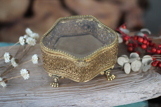 Antique Stylebuilt Claw Feet Jewelry Box
