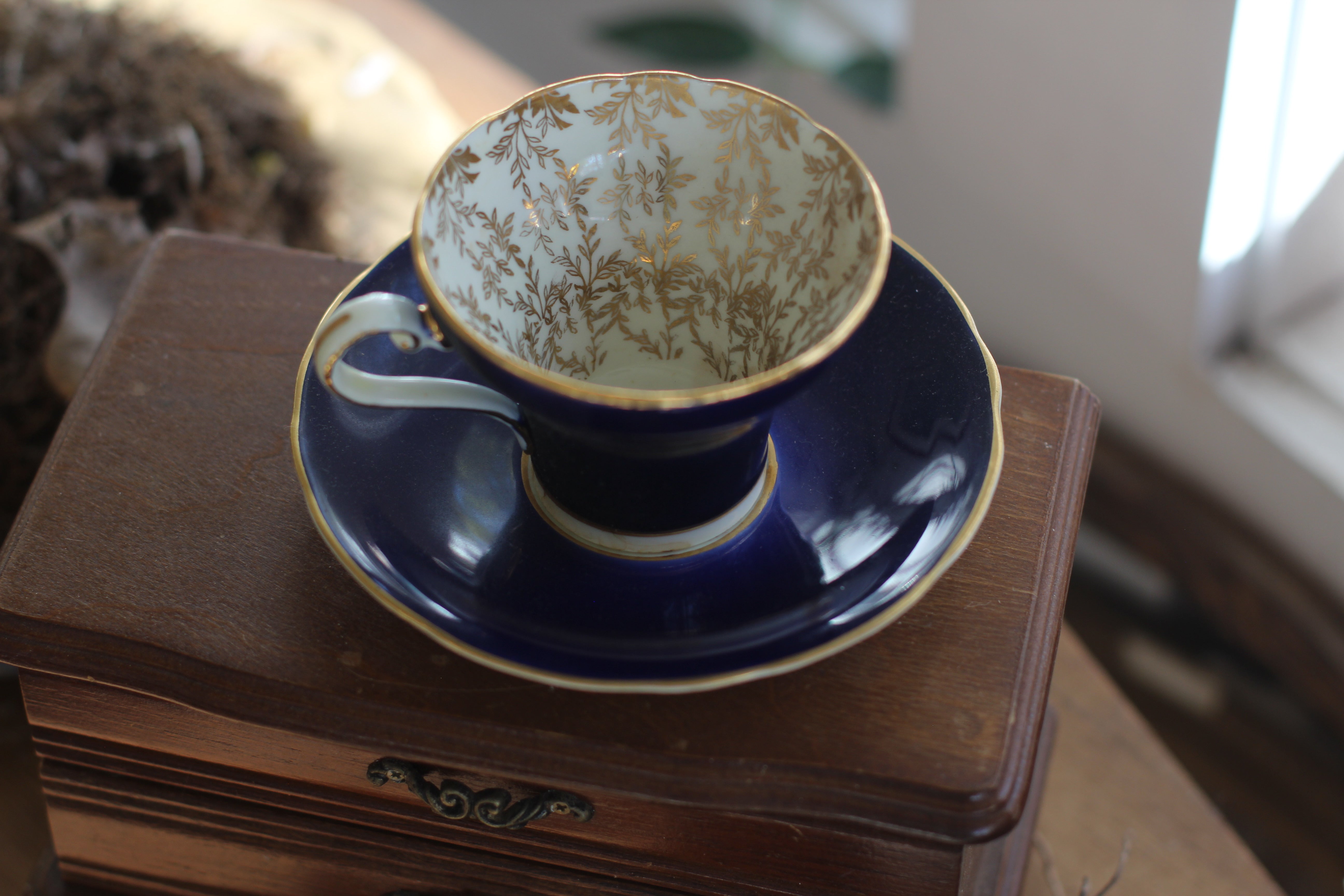 Vintage Eynsley England Navy Gold Leaves Tea Cup Set