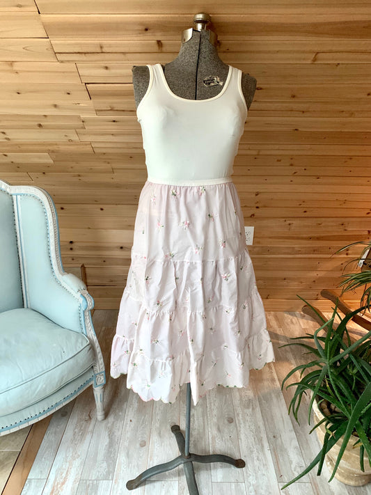 Vintage Light Pink Embroidered Flowers Tiered Skirt