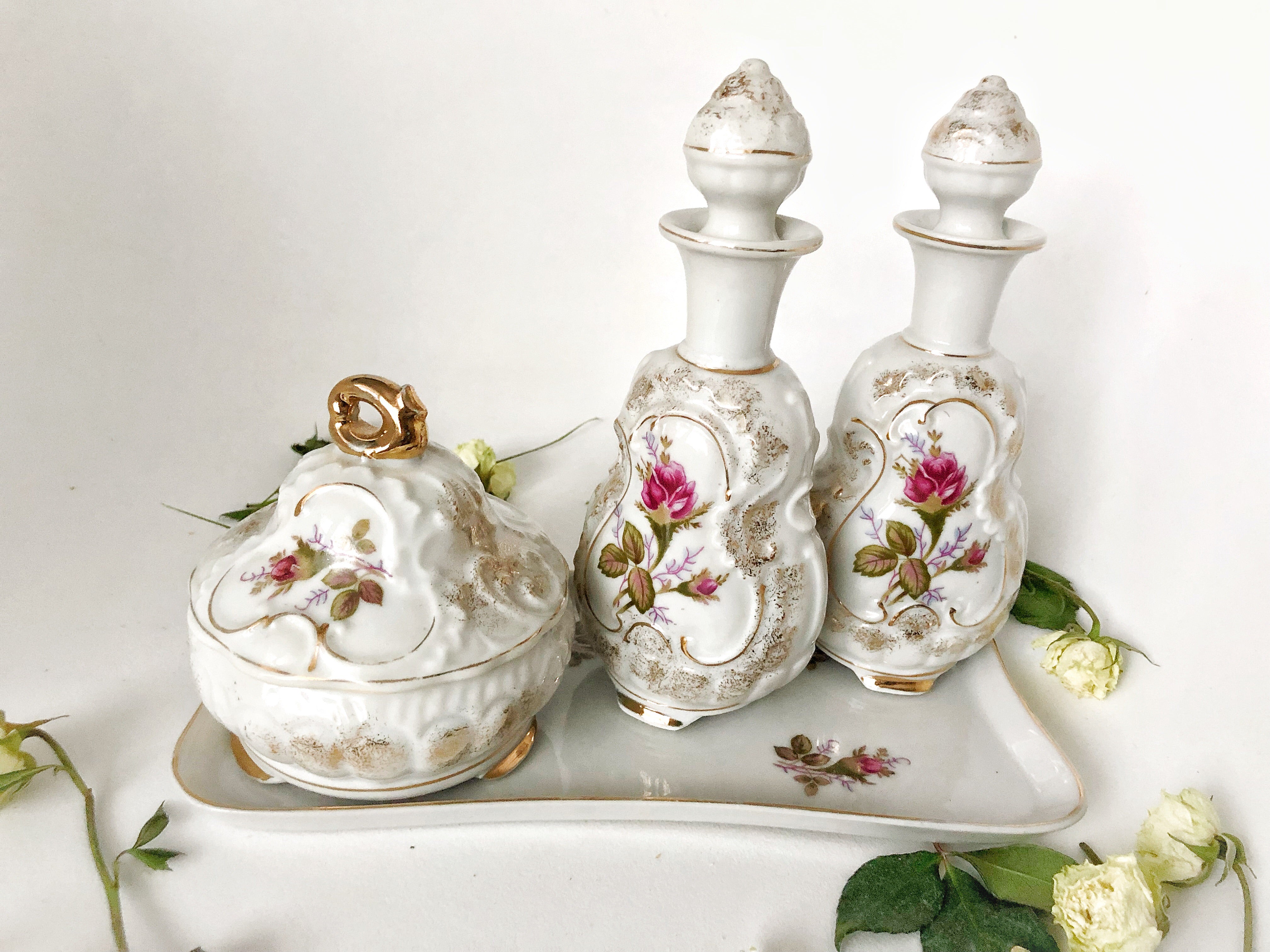 Roses Porcelain Set