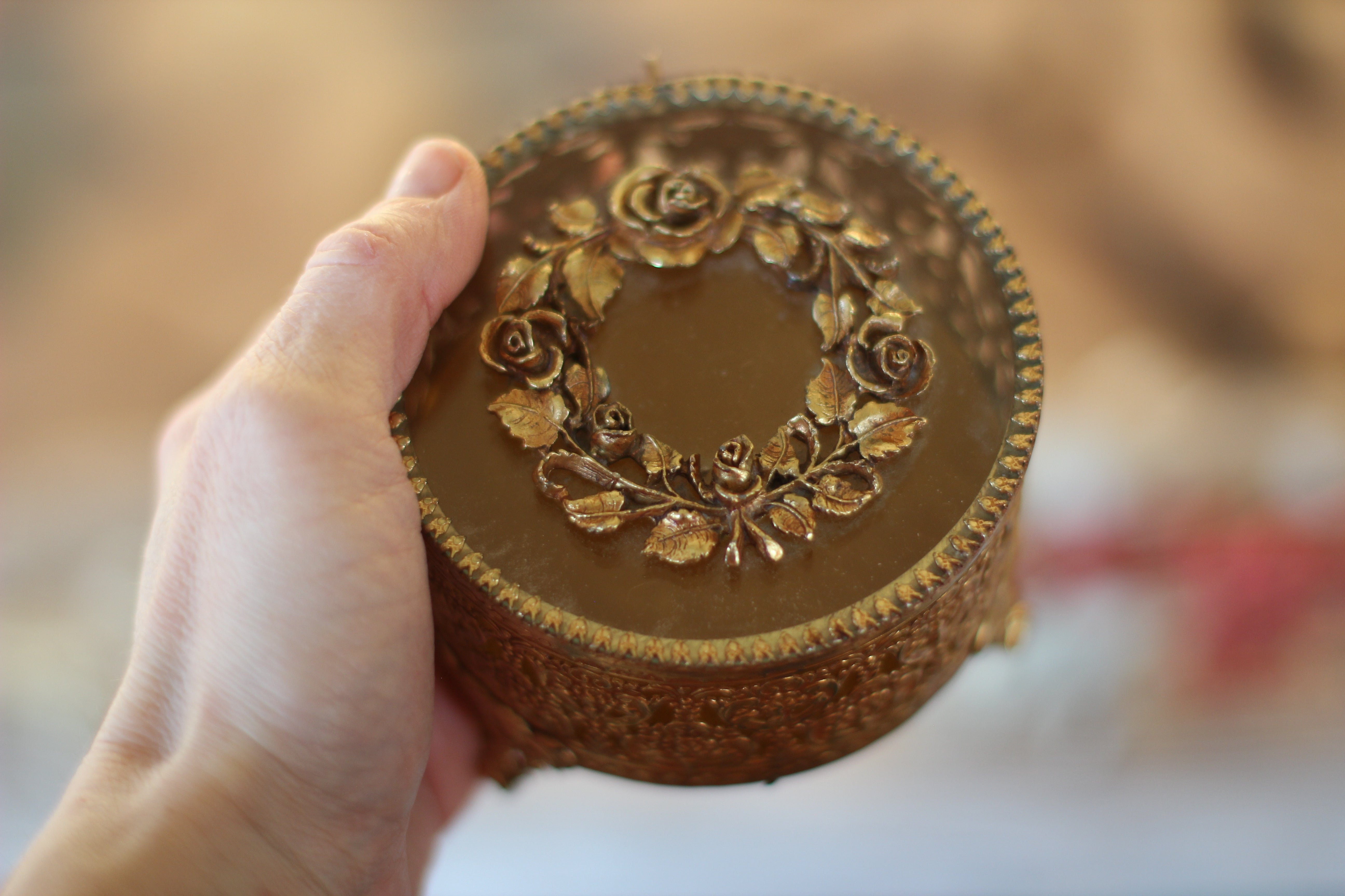 Antique Rounded Floral Wreath Jewelry Box