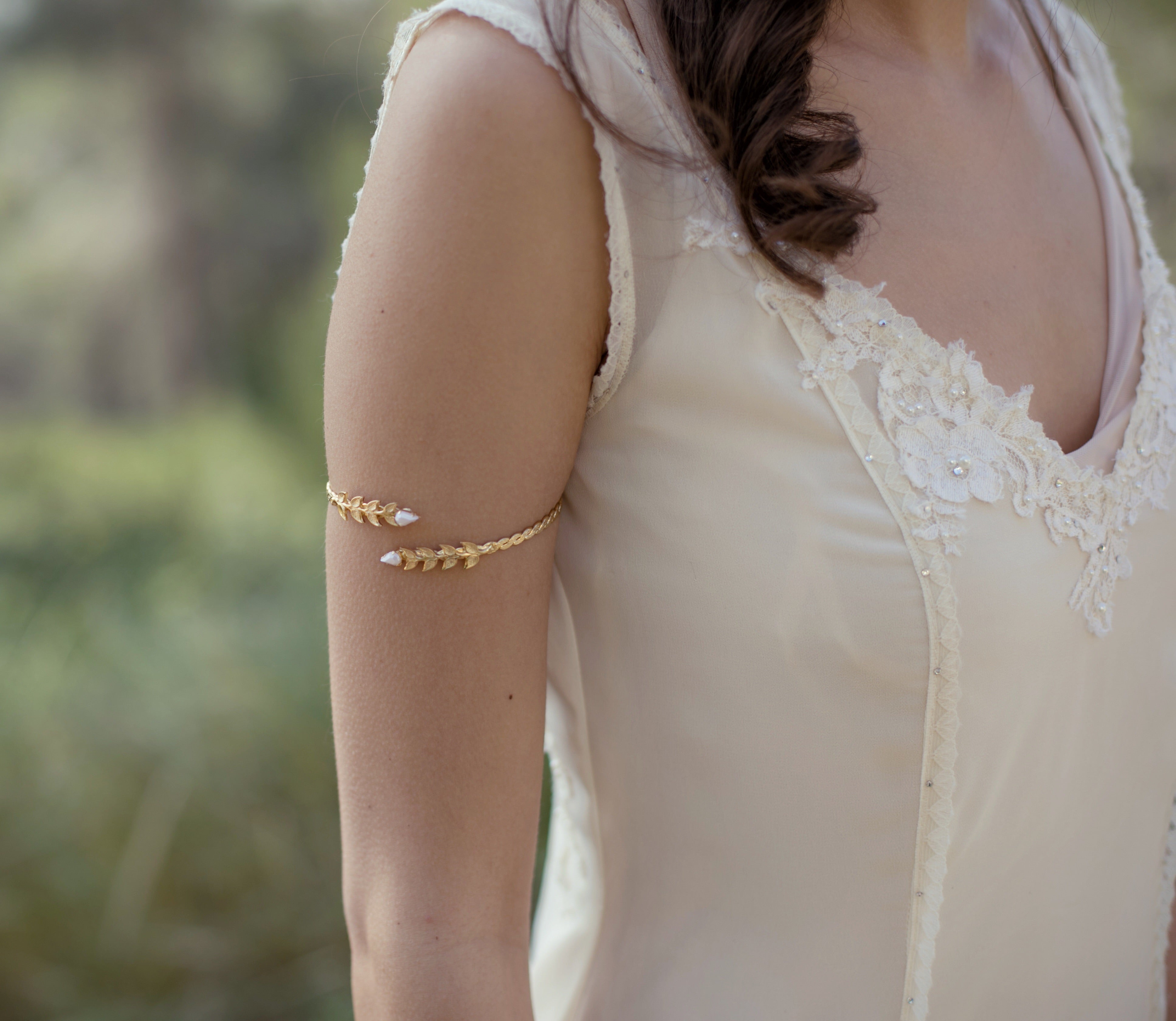 Twiggy pearls Arm Band