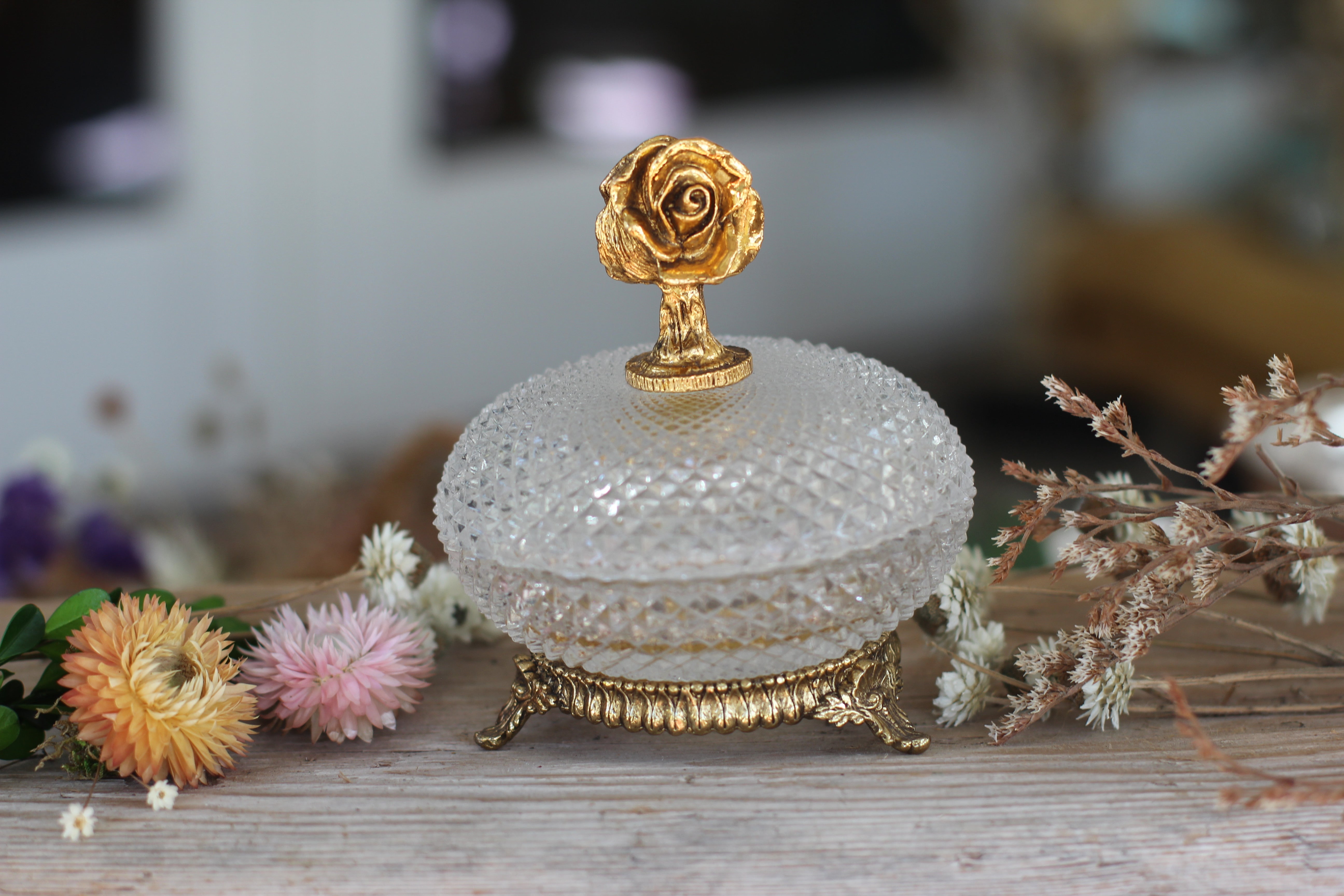 Antique Floral Rose Stylebuilt Jar