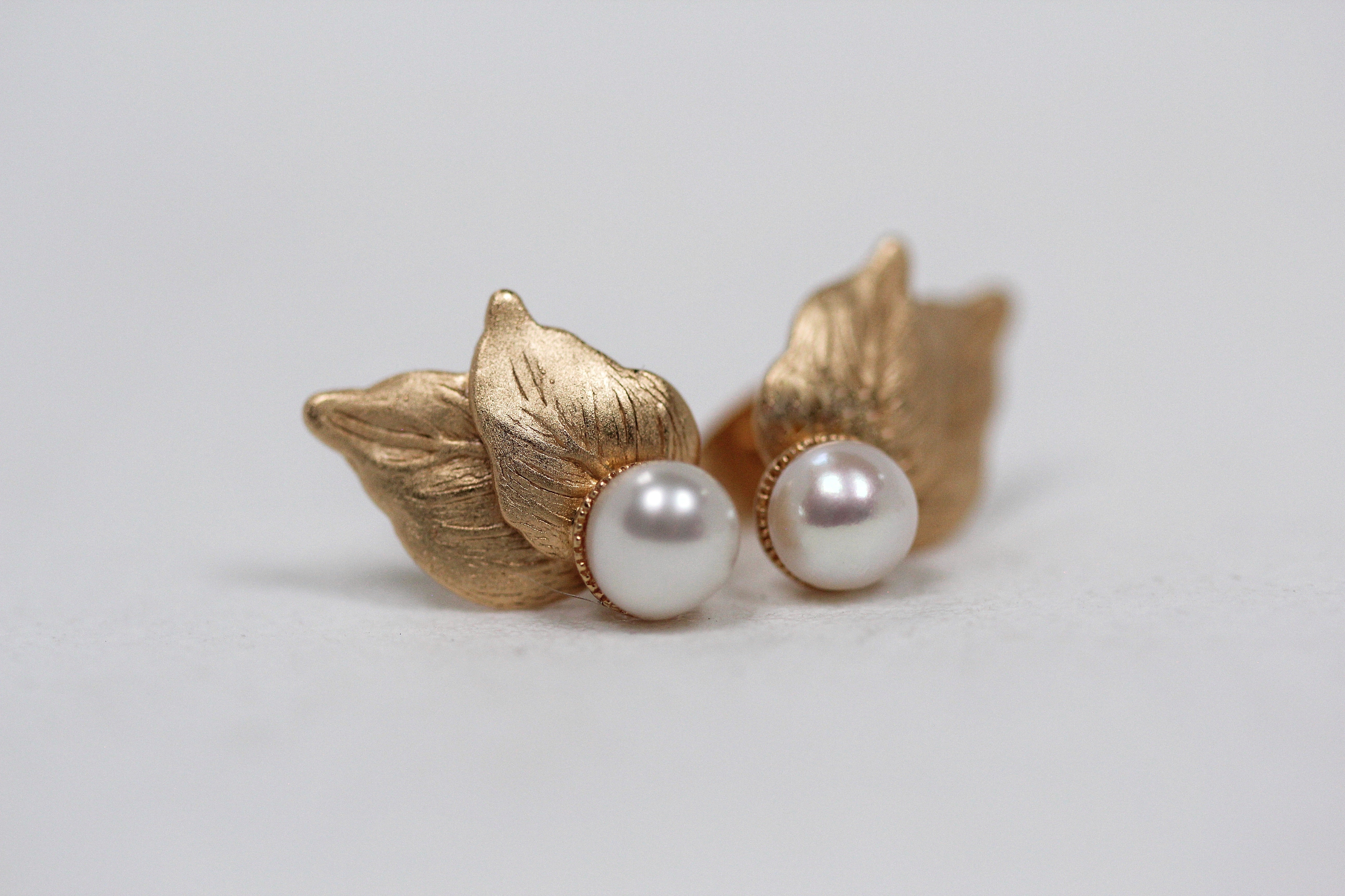 Preorder* Aubrey Pearls Leaves Stud Earrings