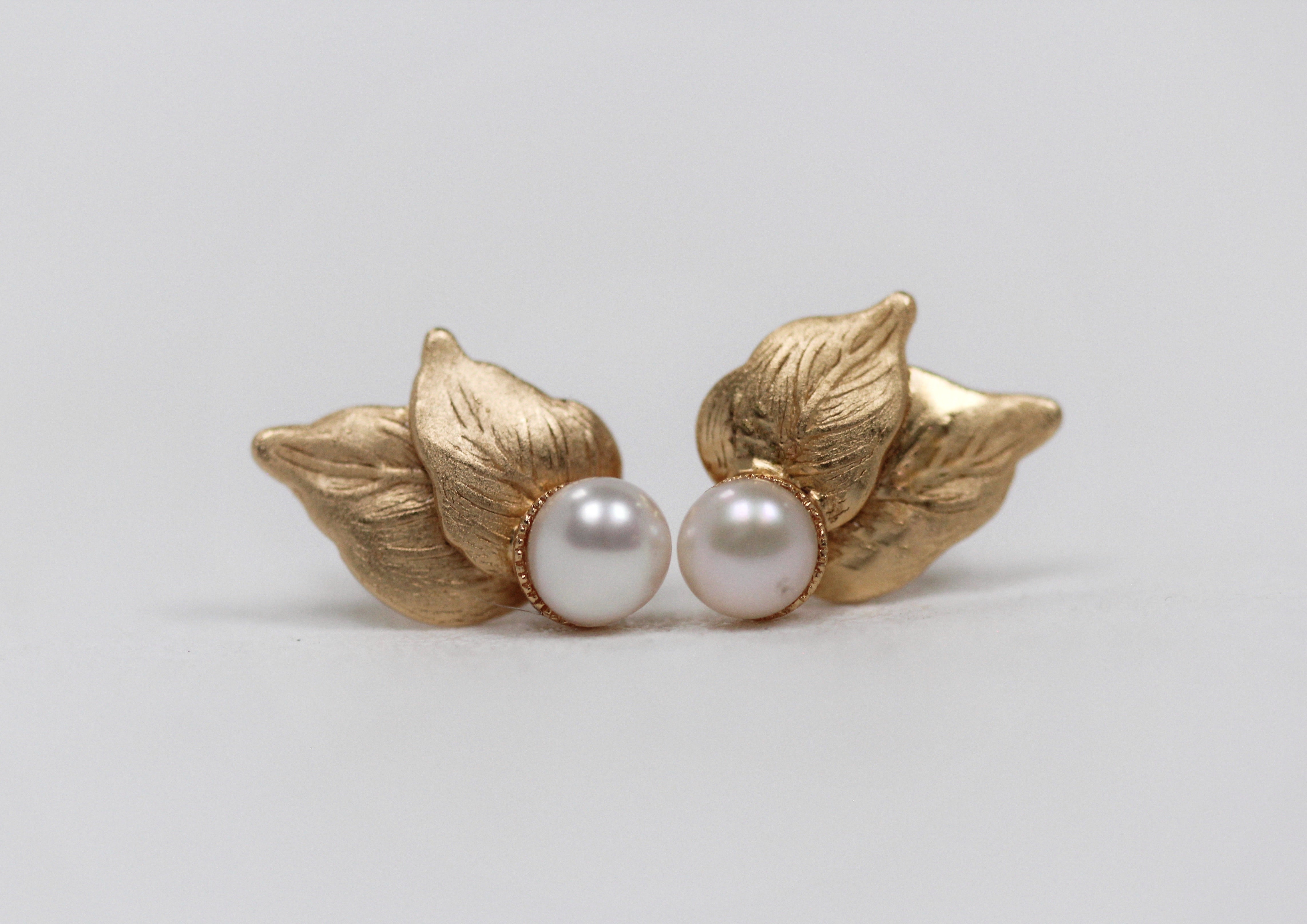 Preorder* Aubrey Pearls Leaves Stud Earrings