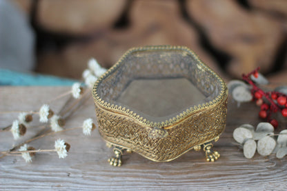 Antique Stylebuilt Claw Feet Jewelry Box