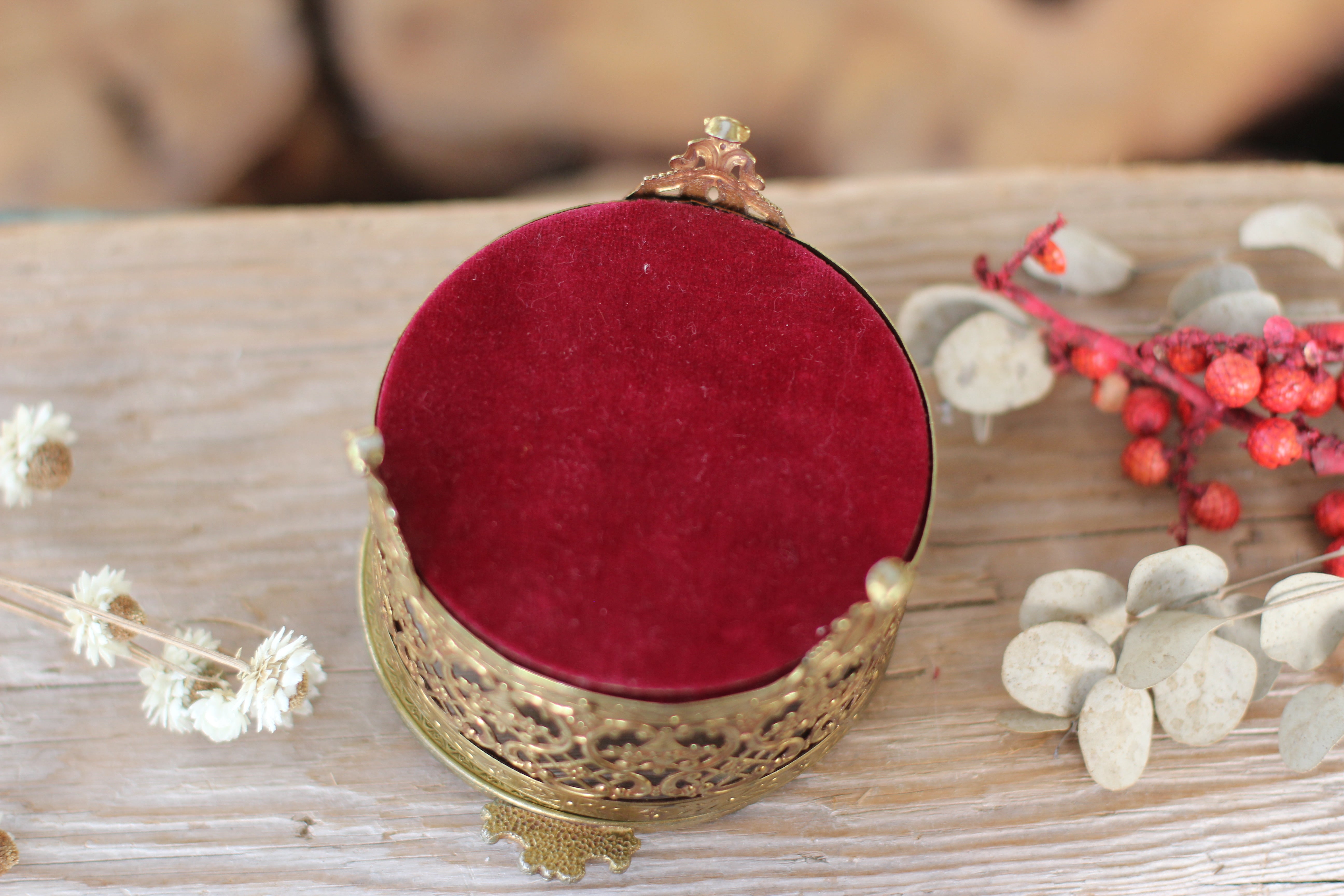 Vintage Rounded Floral Dogwood Jewelry Box