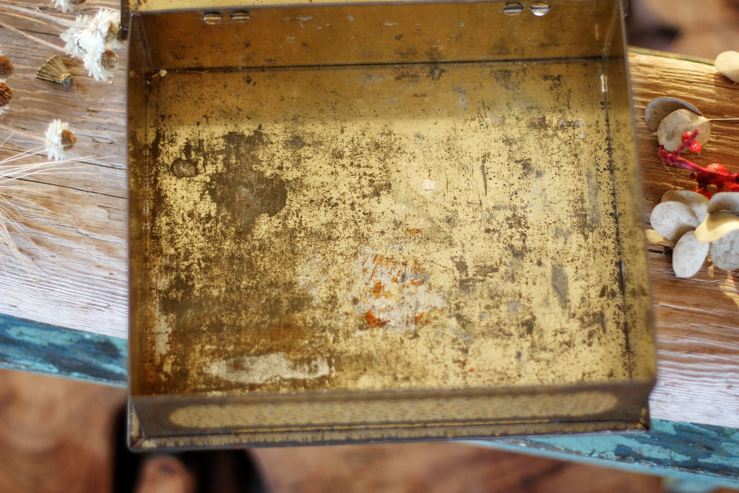 Vintage Whitman's Salmagundi Tin Box