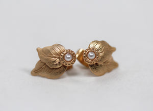 Preorder * Avery Pearls Leaves Stud Earrings