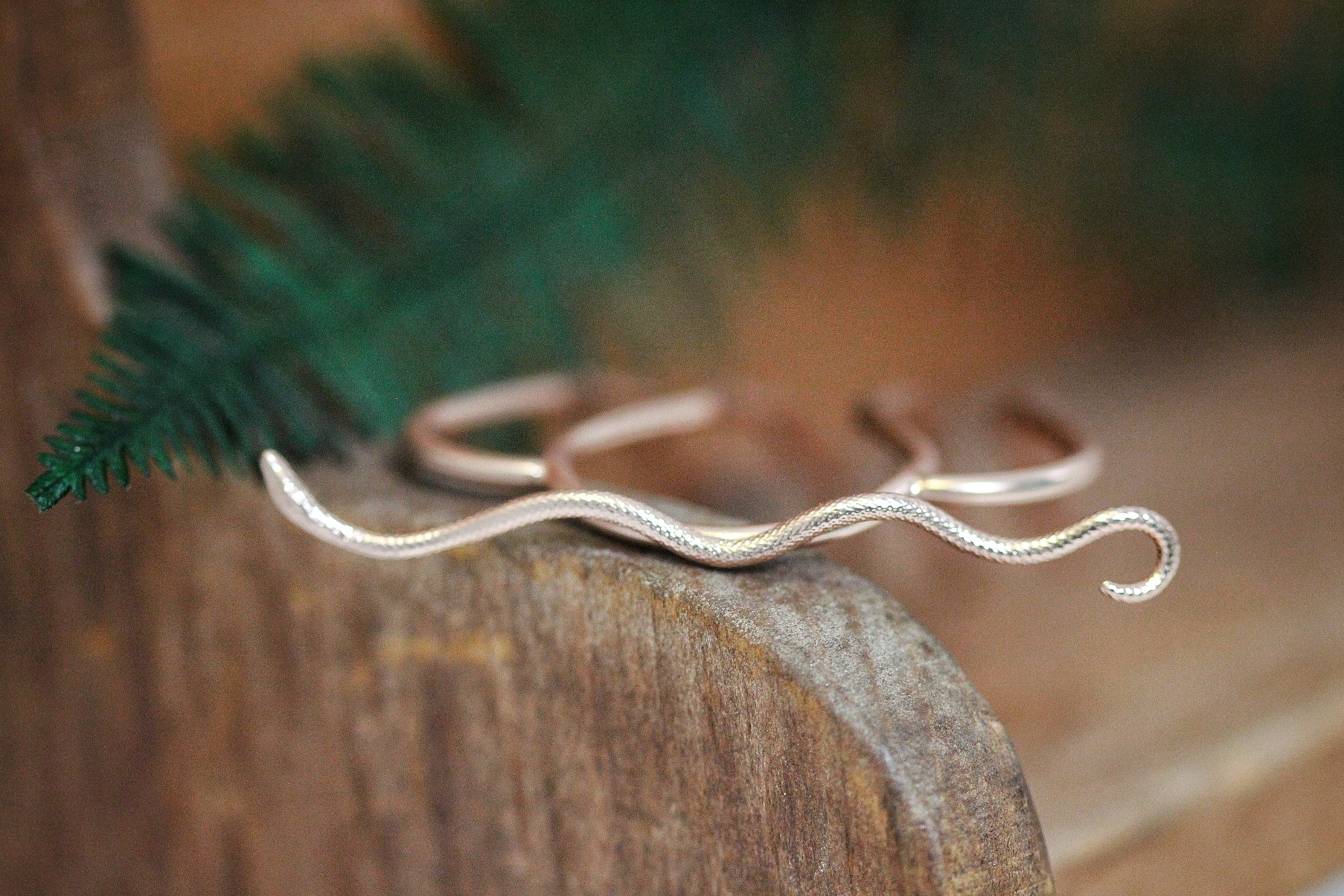 Swirly Snake Hair Prong