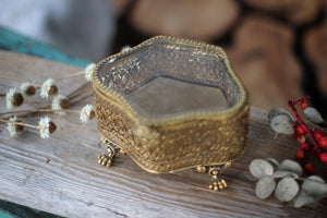 Antique Stylebuilt Claw Feet Jewelry Box