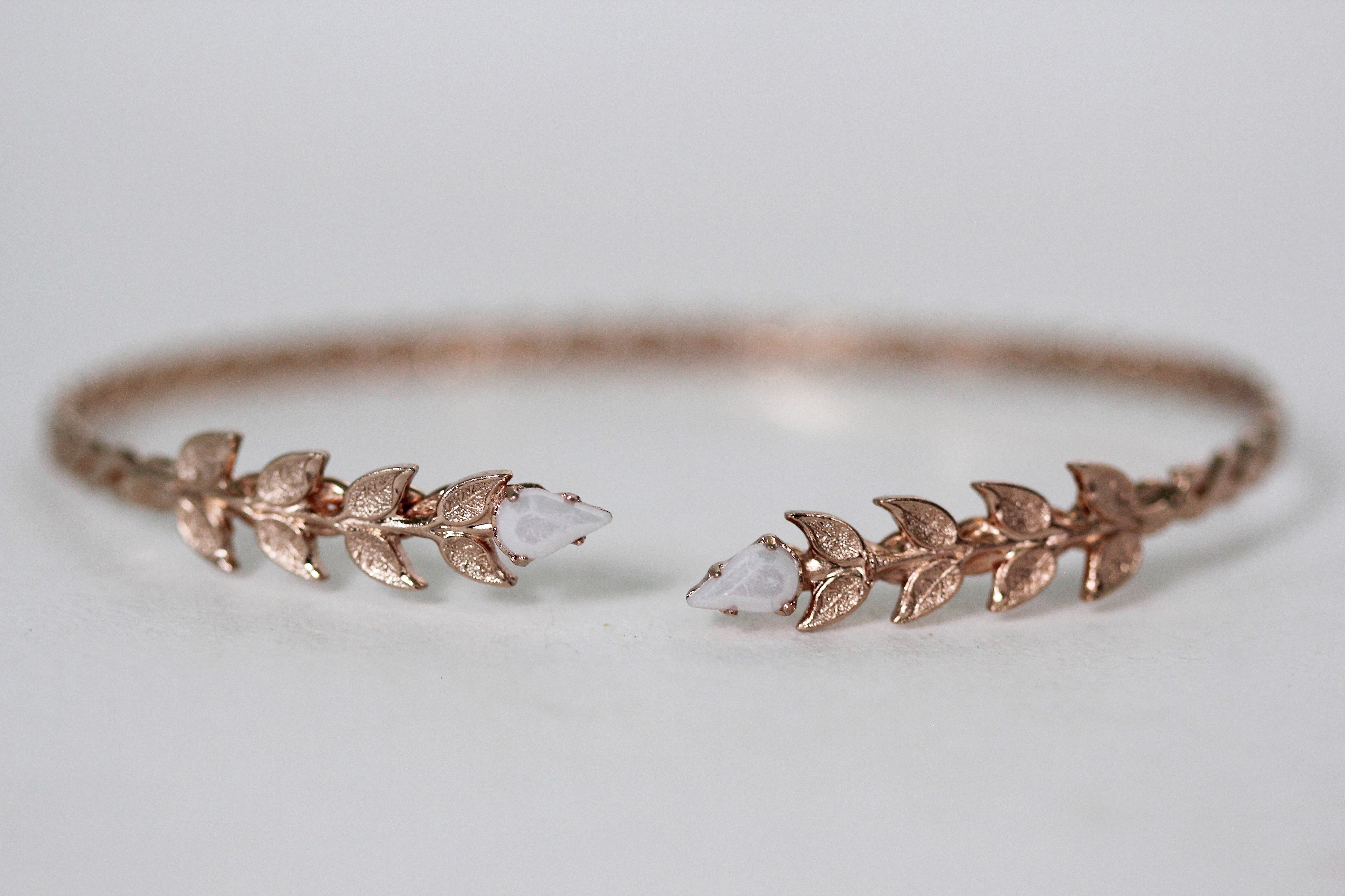 Twiggy pearls Arm Band