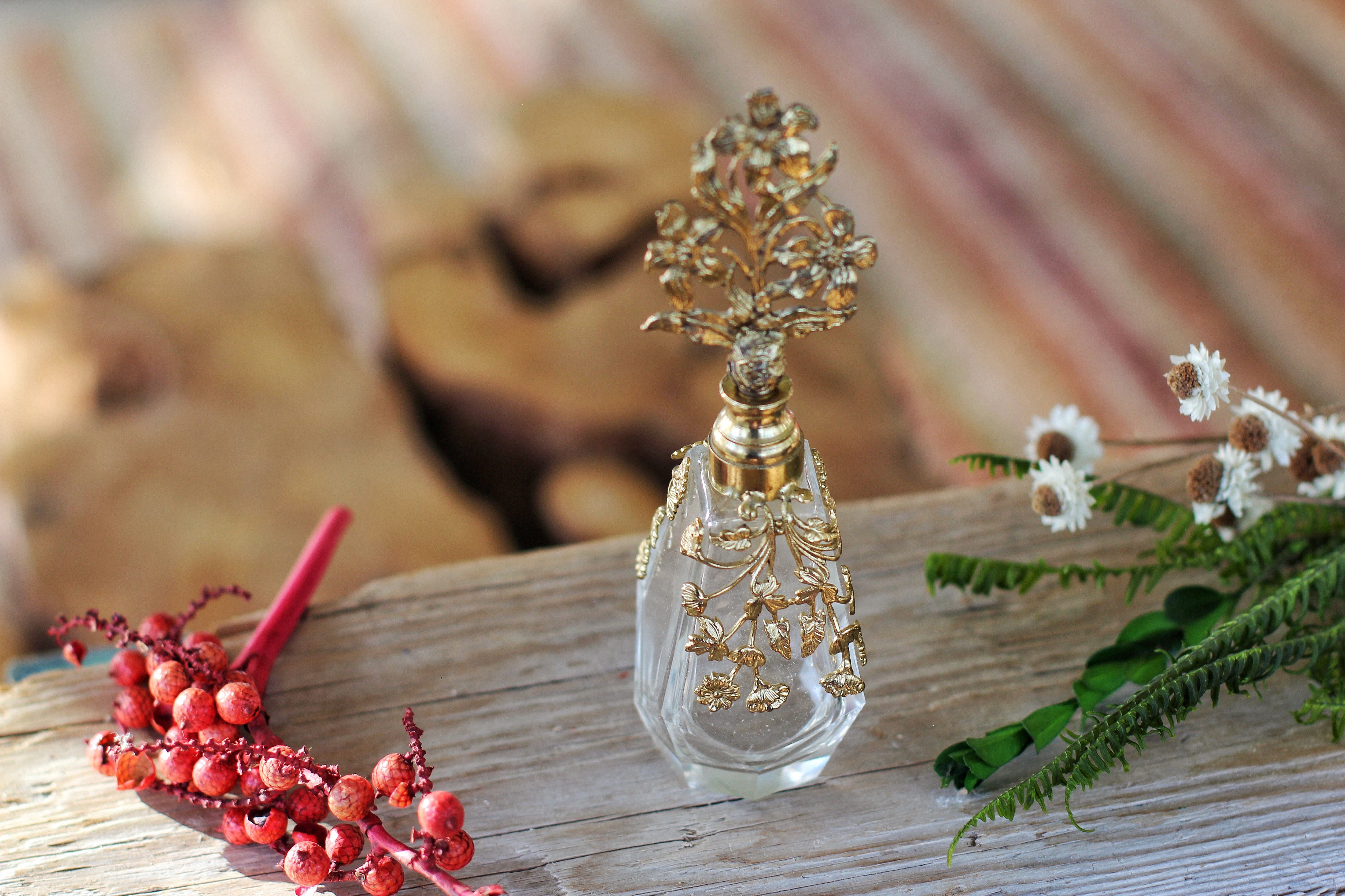 Antique Floral Dauber Leaf Collar Perfume Bottle