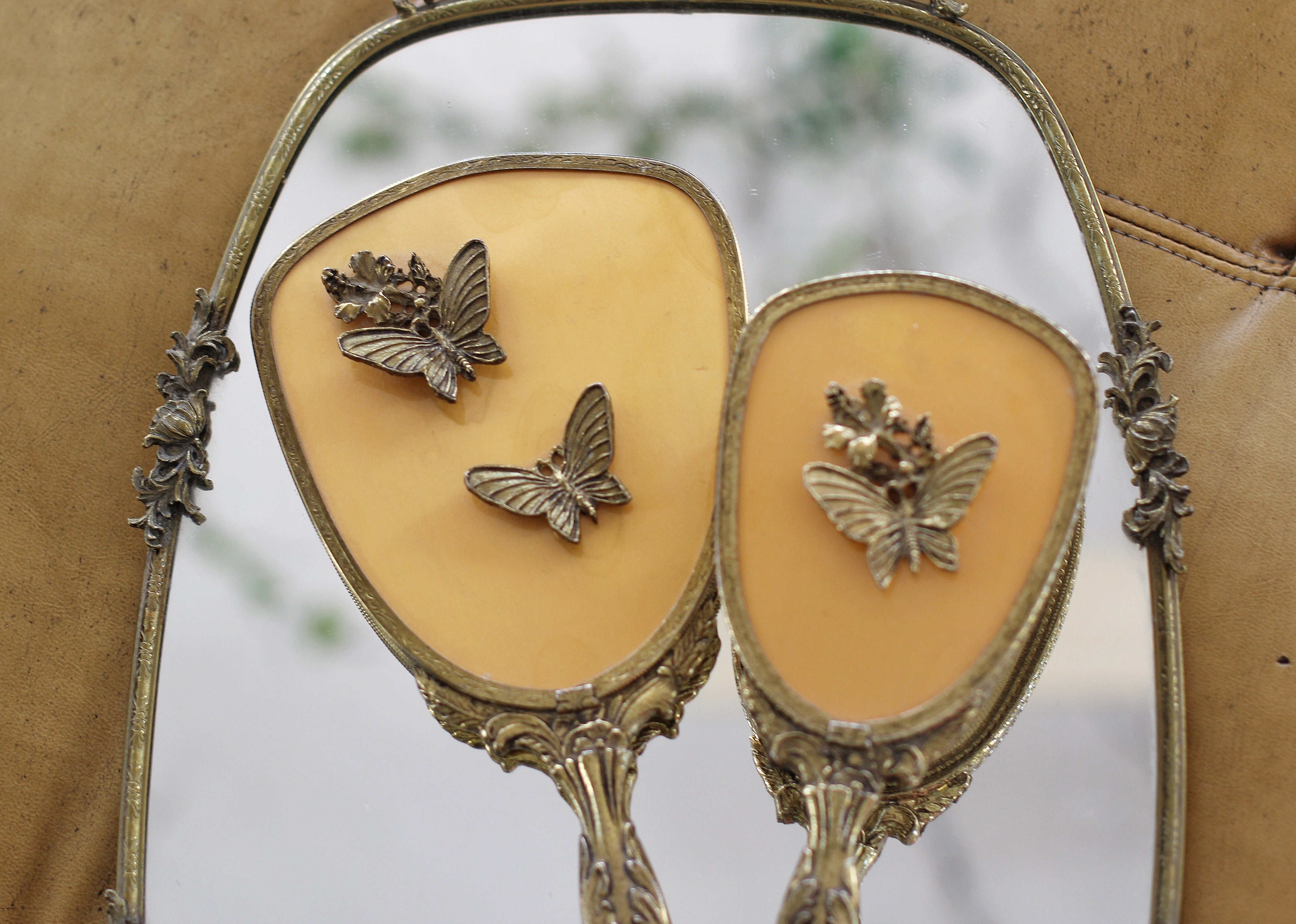 Antique Butterflies Hibiscus Vanity Set