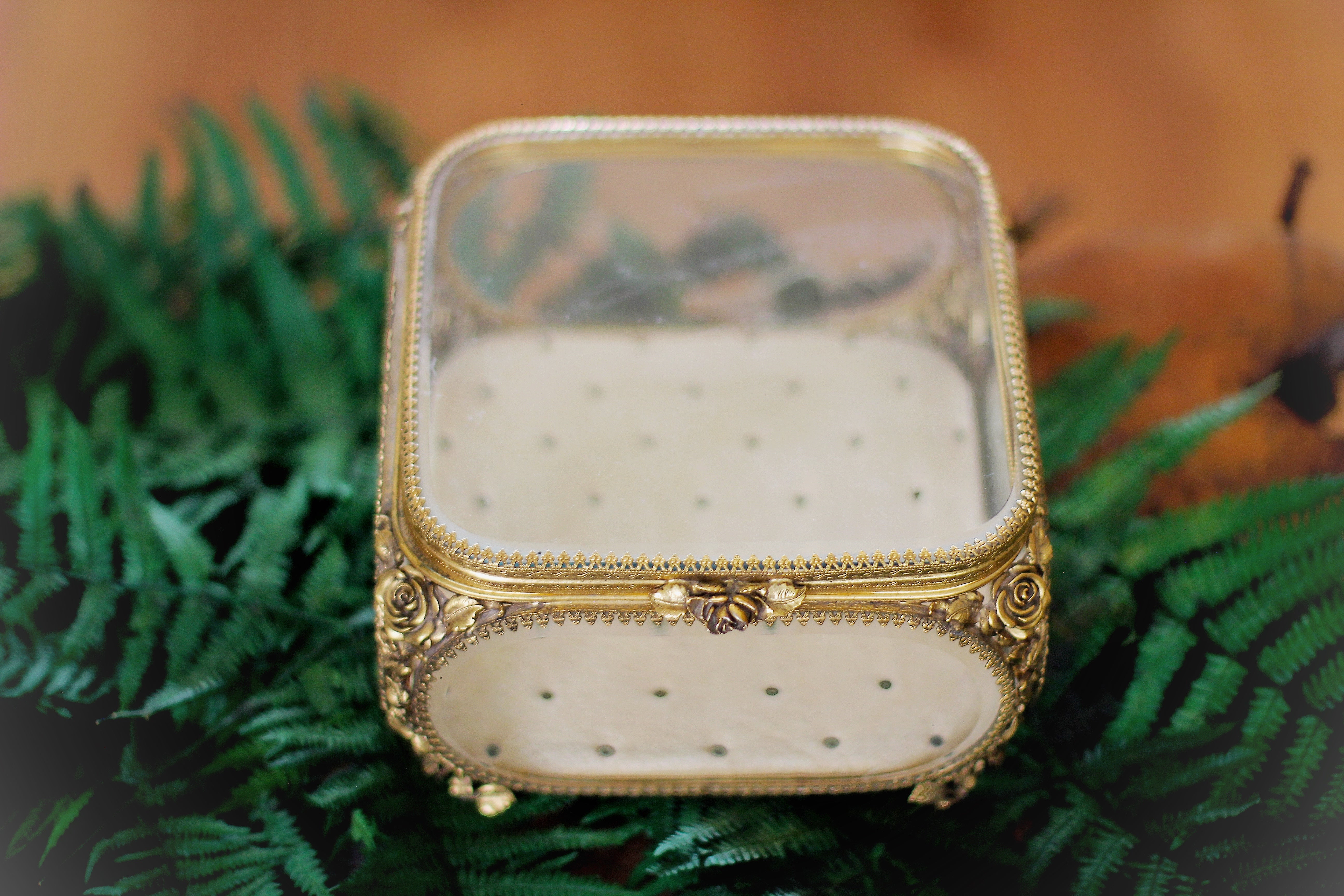 Antique Roses Tufted Jewelry Box