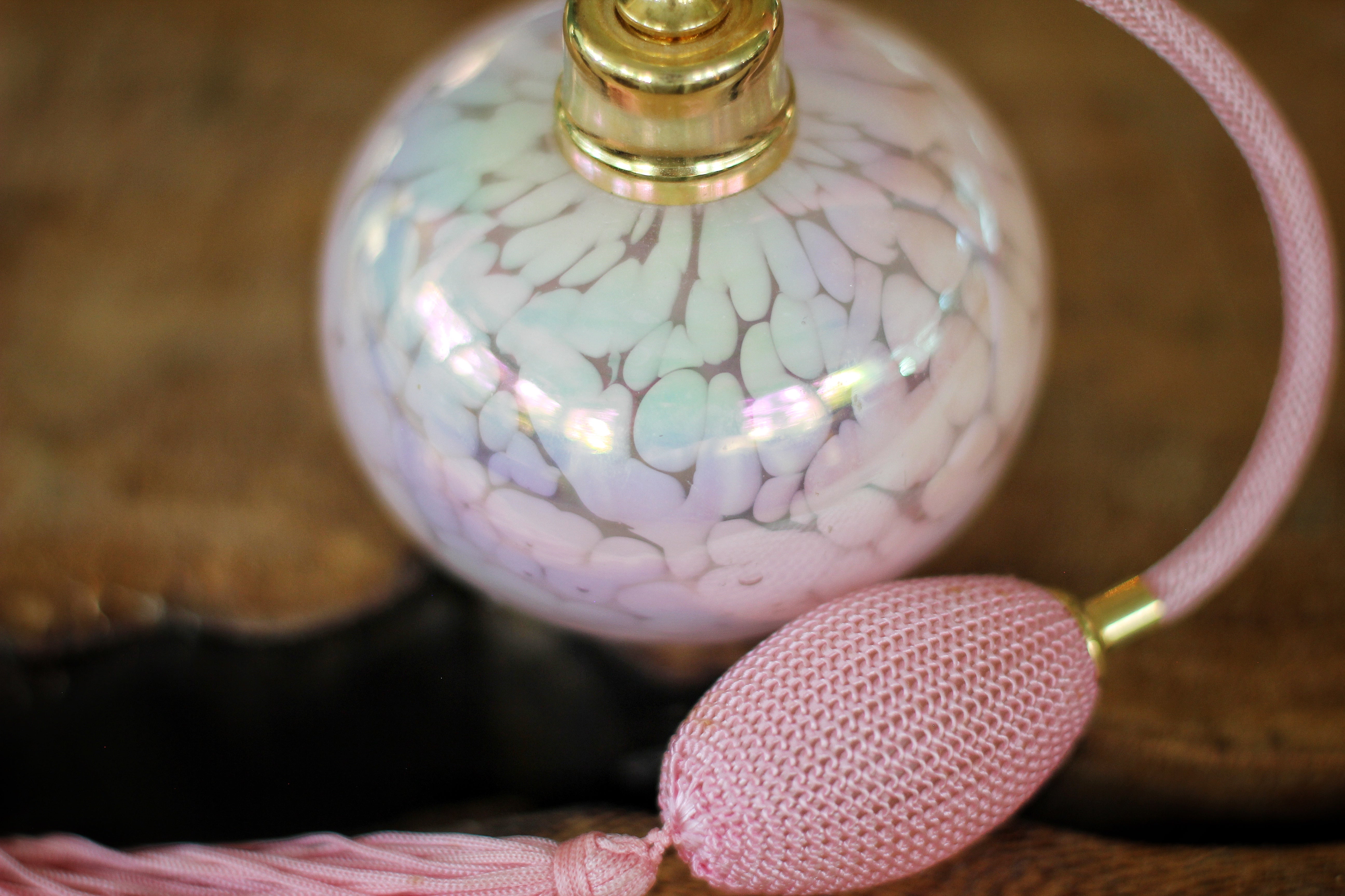 Antique Pink Irice Long Automizer Perfume Bottle