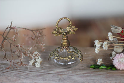 Antique Floral Berries Topper & Collar Perfume Bottle