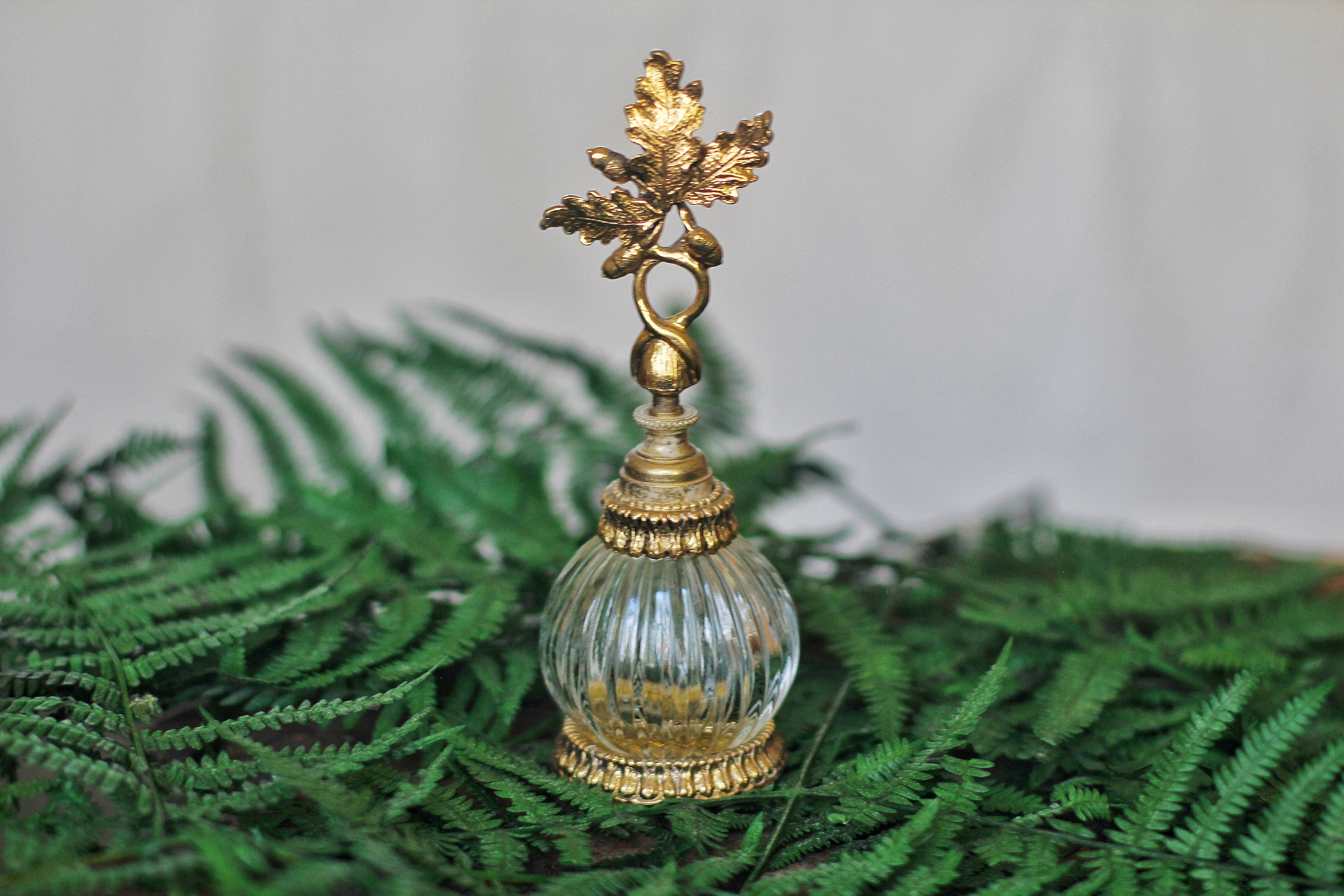Antique Stylebuilt Ivy Leaves & Acorns Perfume Bottle