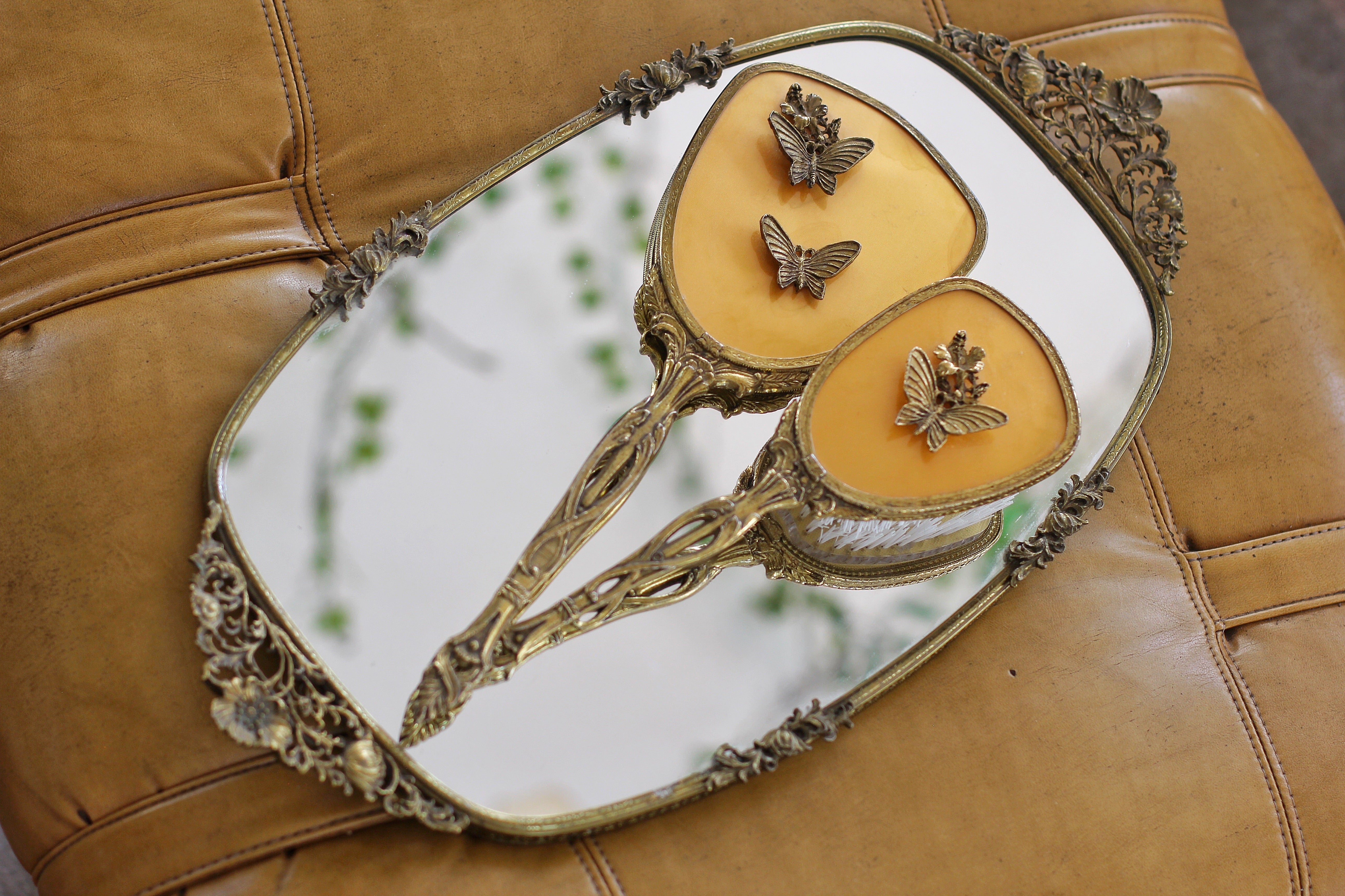 Antique Butterflies Hibiscus Vanity Set